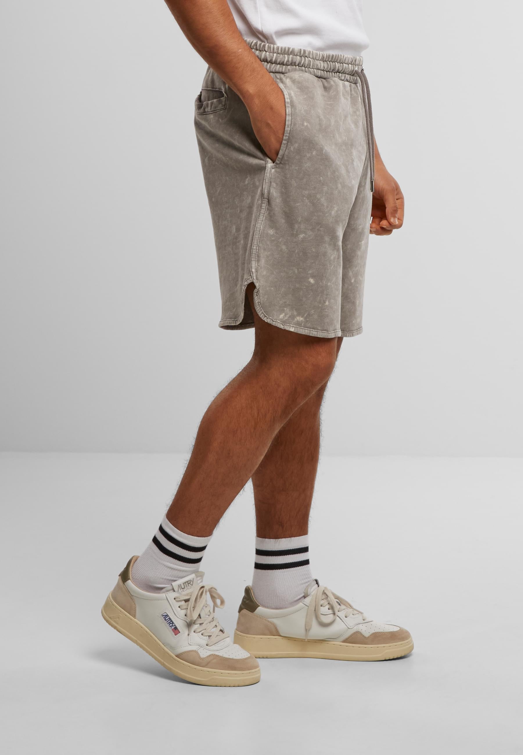 URBAN CLASSICS Sweatshorts »Urban Classics Washed Piped Shorts«, (1 tlg.)