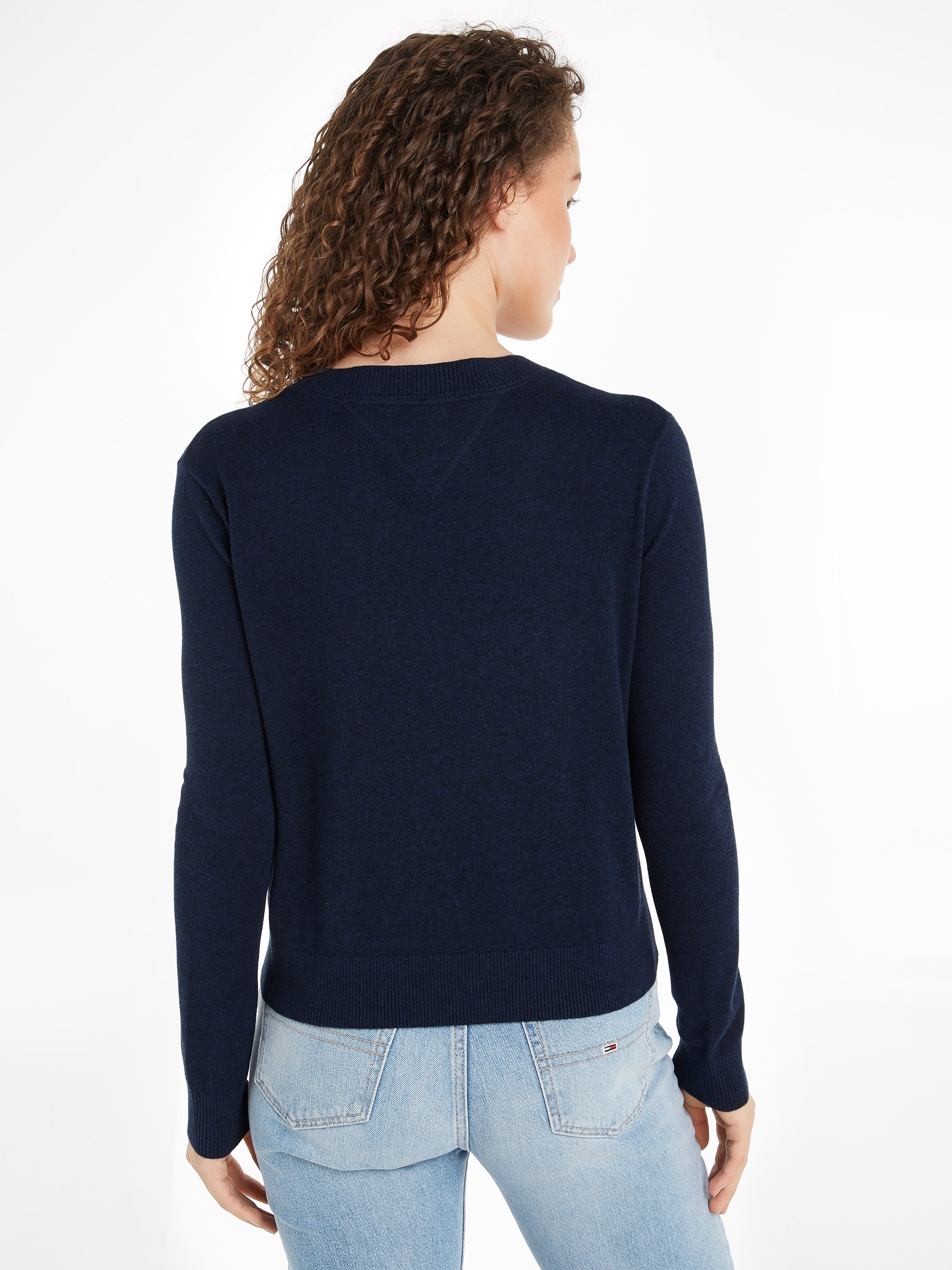 Tommy Jeans Strickpullover "TJW ESSENTIAL VNECK SWEATER EXT", mit Logostick günstig online kaufen