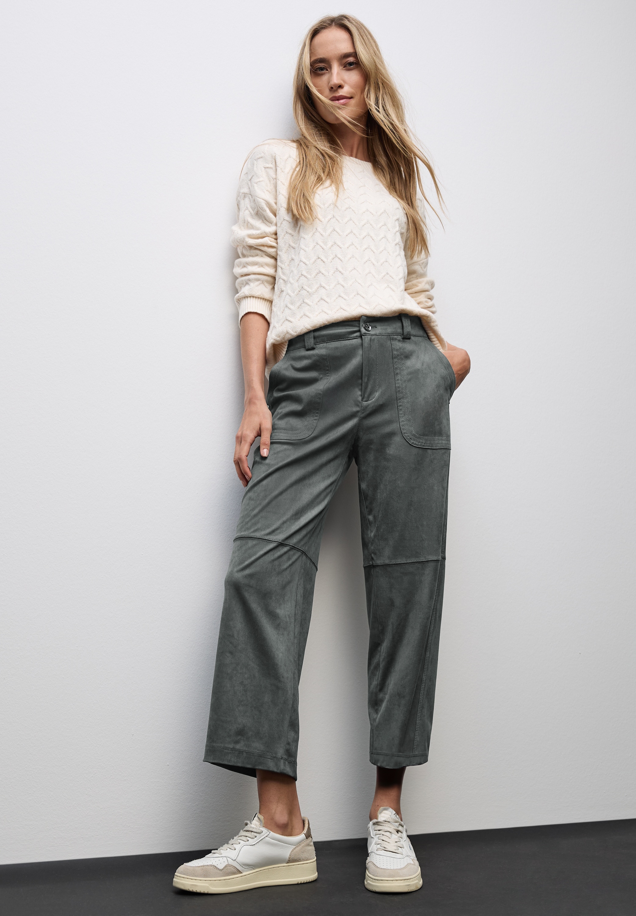 STREET ONE Stoffhose, Velour - mit Stretch und Eingrifftaschen