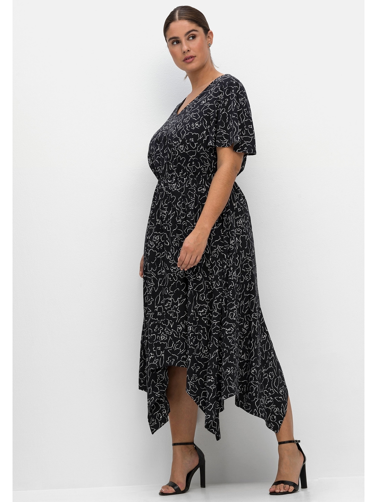 Sheego Sommerkleid »Große Größen«, mit zipfeligem, weit schwingem Rockteil  online bestellen | BAUR