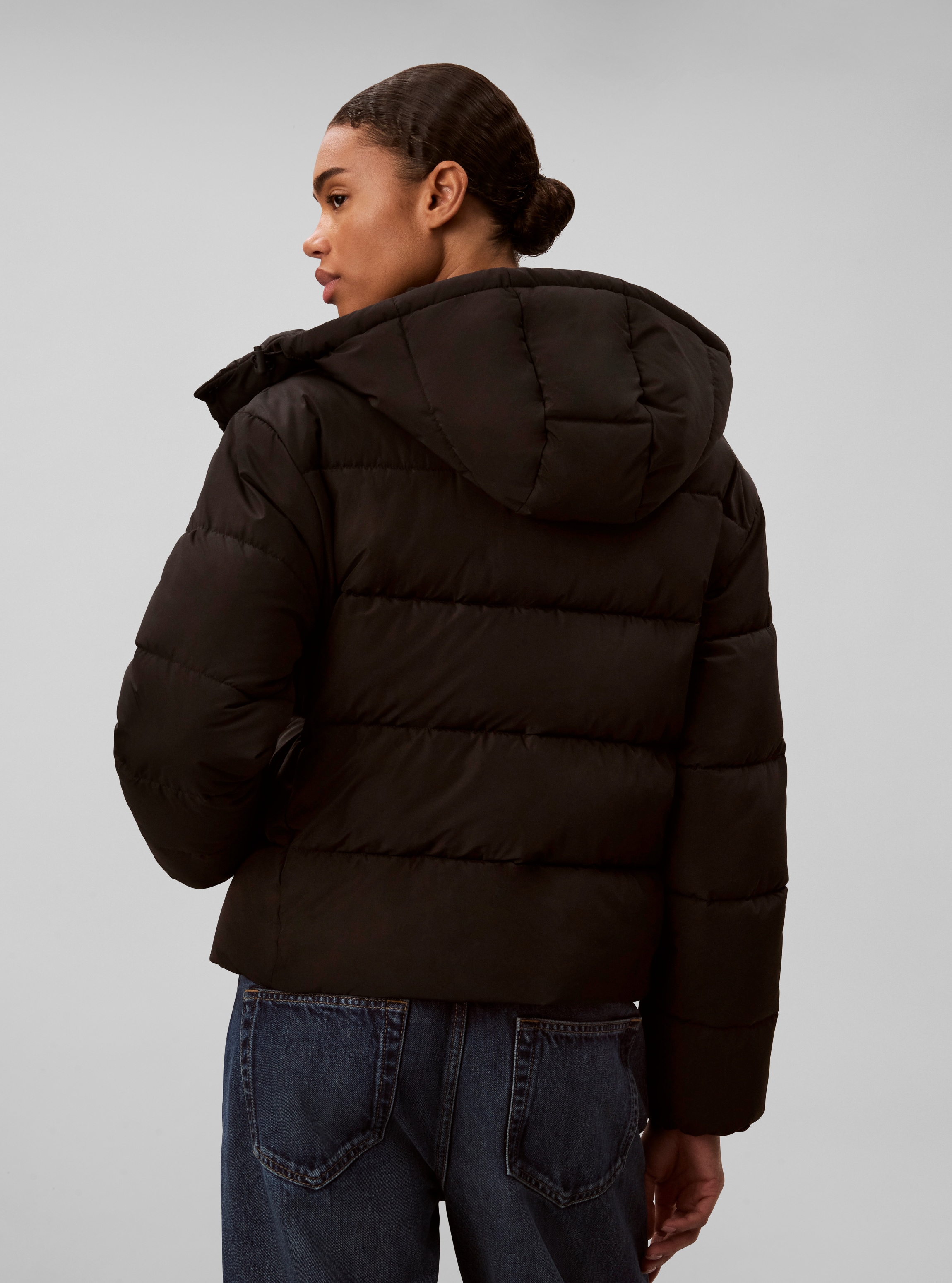 Calvin Klein Jeans Steppjacke mit Kapuze abnehmbare Kapuze, kurze Form, verdeckter Reißverschluss