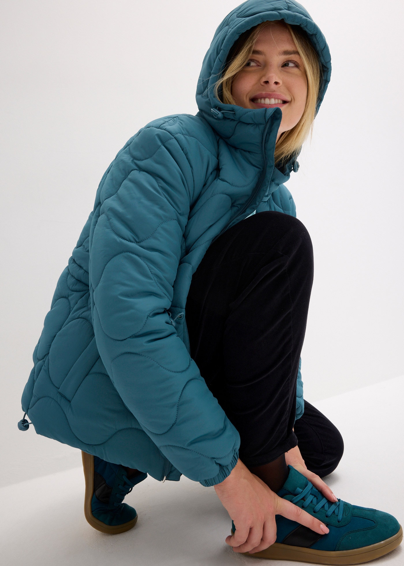 bonprix Steppjacke »Steppjacke« mit Kapuze Casual Stil, Kurzparka mit Taillen-Kordelzug, hochwertige Steppung