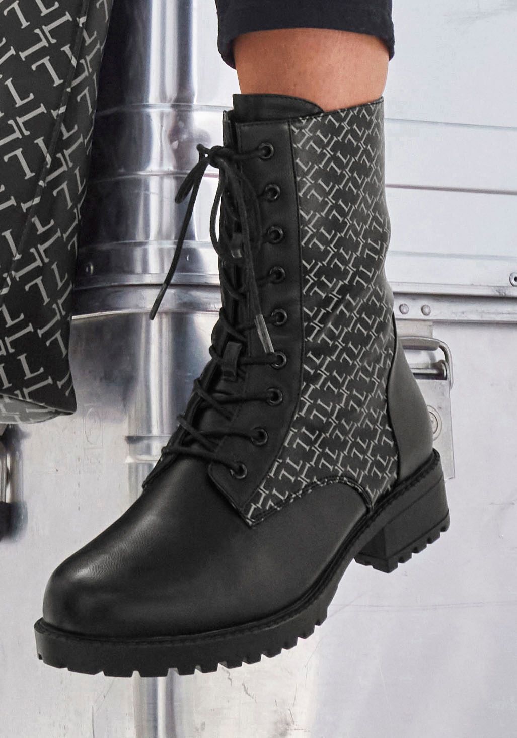 LASCANA Stiefelette, mit modischem Druck, Stiefel, Boots VEGAN günstig online kaufen