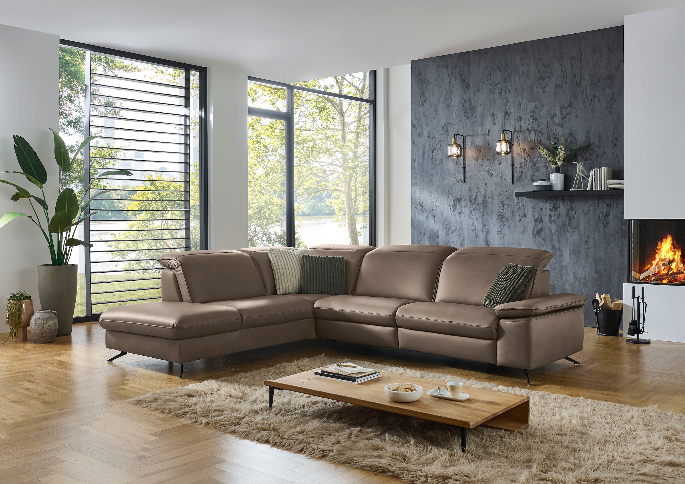 Die PlanBar Ecksofa "PN-EM20091, L-Form, Breite 297 cm" inkl. Kopfteilverstellung, optional elektr. Relaxfunktion u. Stauraum
