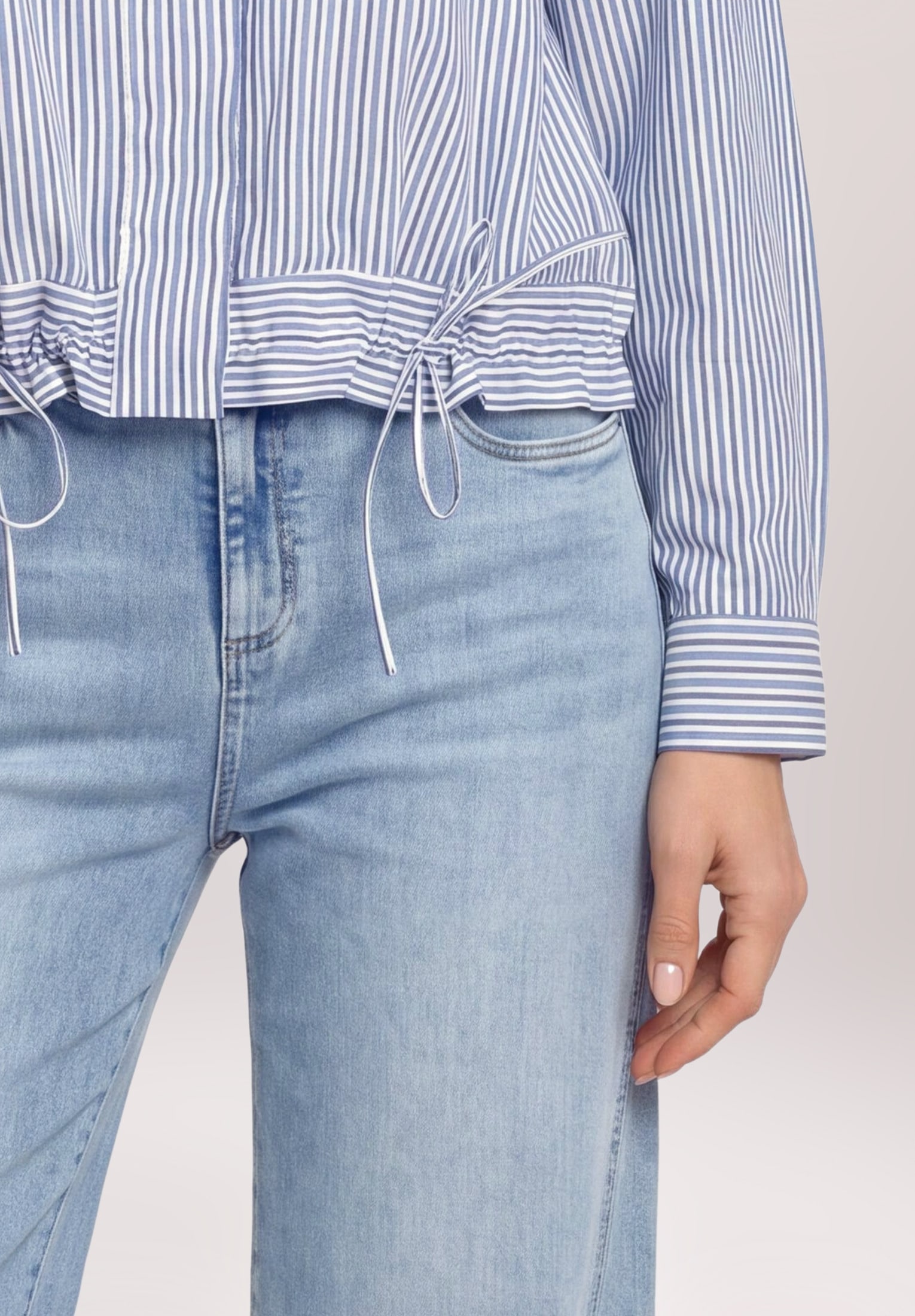 Cartoon Klassische Bluse »Damen mit Raffung«