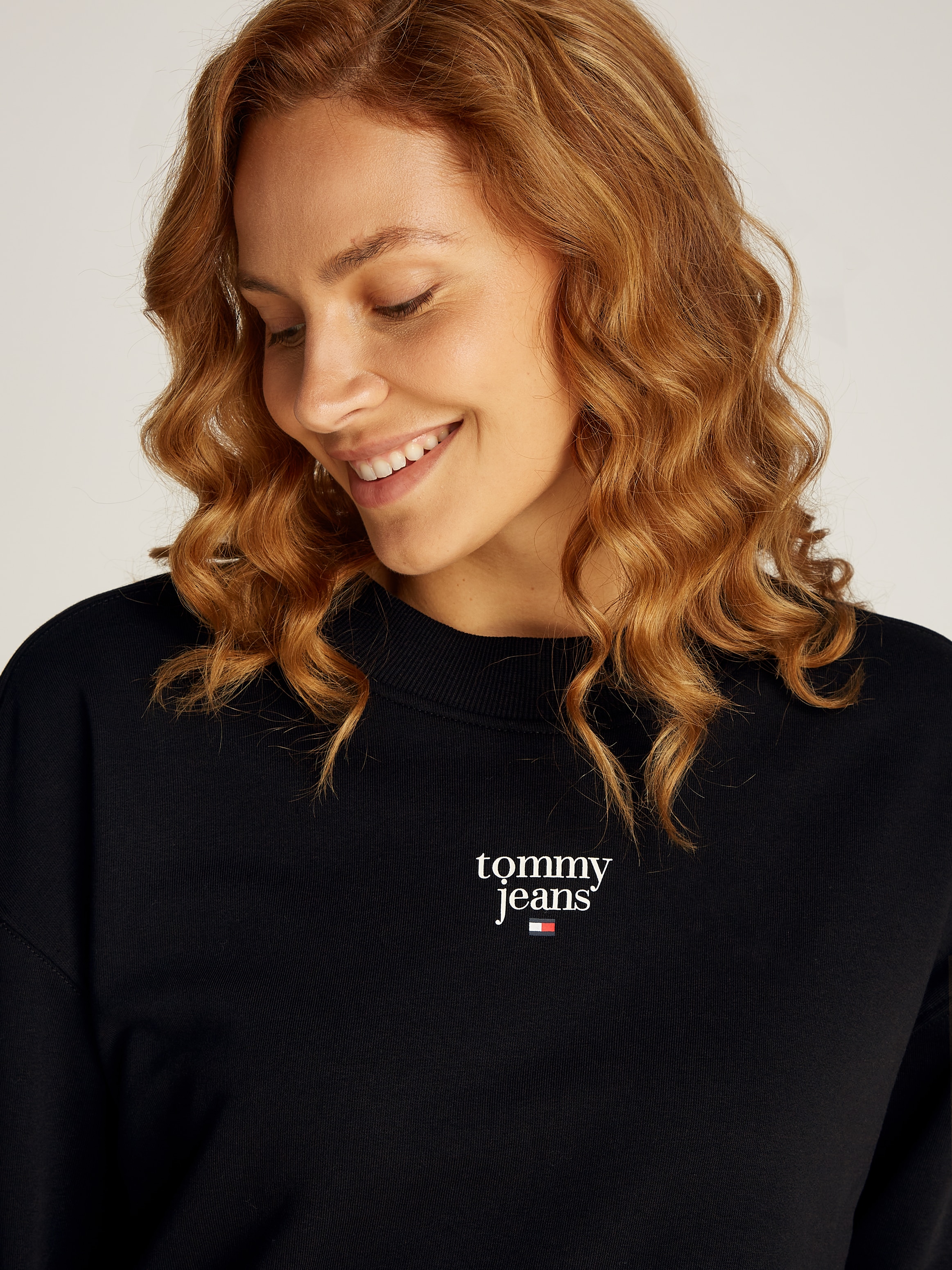 Tommy Jeans Curve Sweatshirt »TJW ESSENTIAL LOGO 1 CREW EXT«, in Großen Größen mit Logoschriftzug