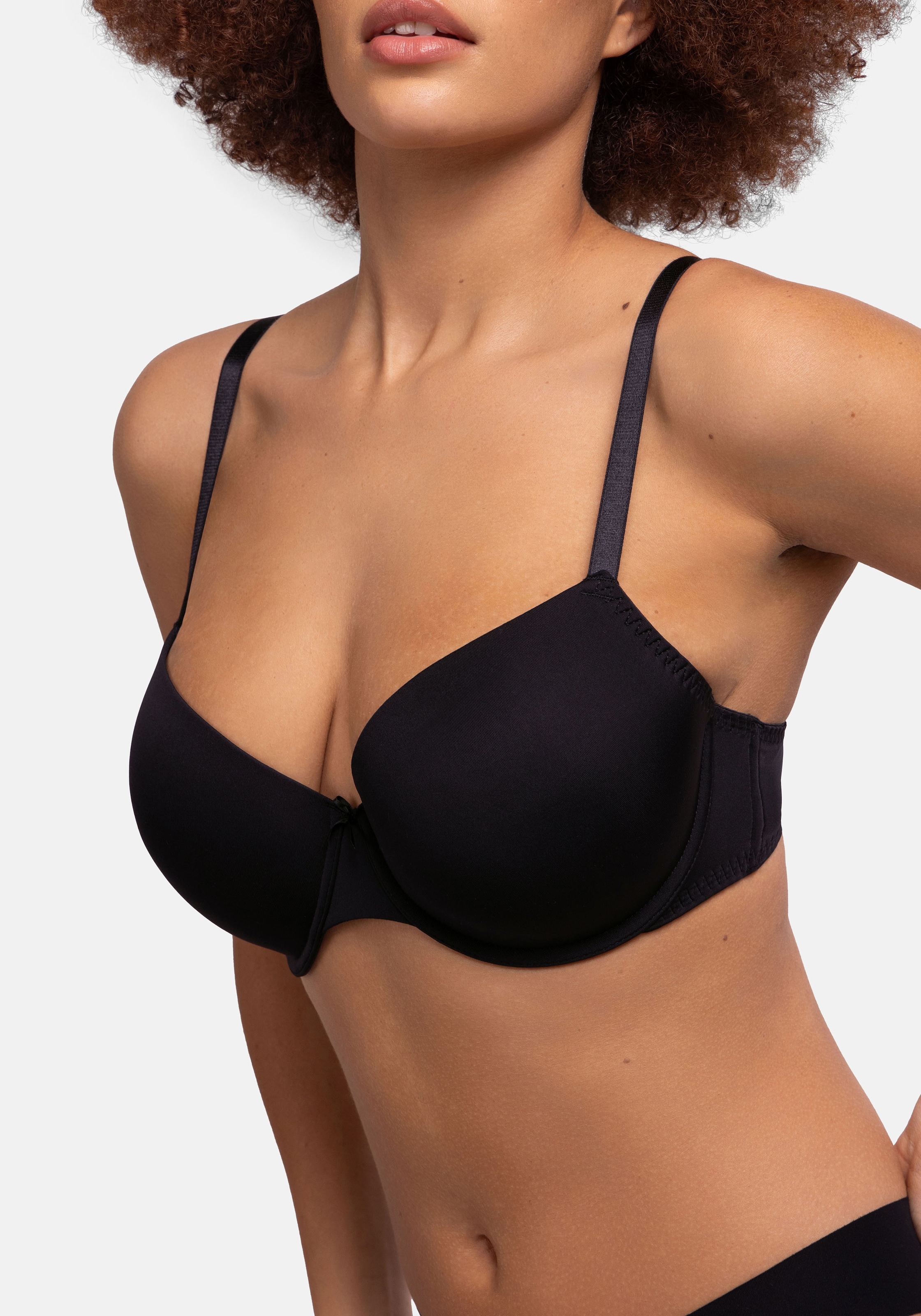 Dorina Bügel-BH »CHLOE«, Vorgeformte leicht gepolsterte Cups, florale Spitze, tiefer Ausschnitt