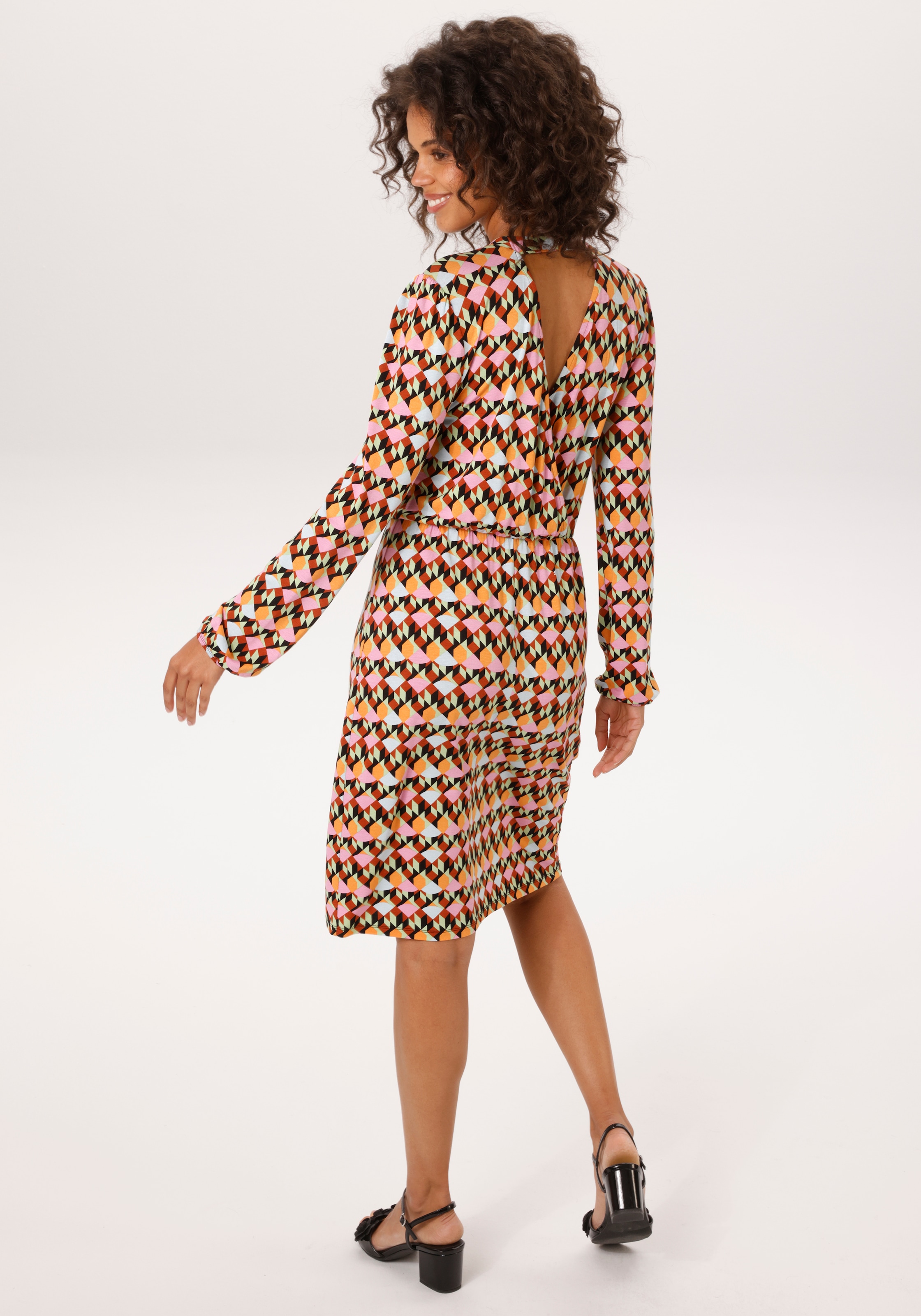 Aniston CASUAL Jerseykleid mit tiefem Rückenausschnitt in Wickeloptik - NEUE KOLLEKTION