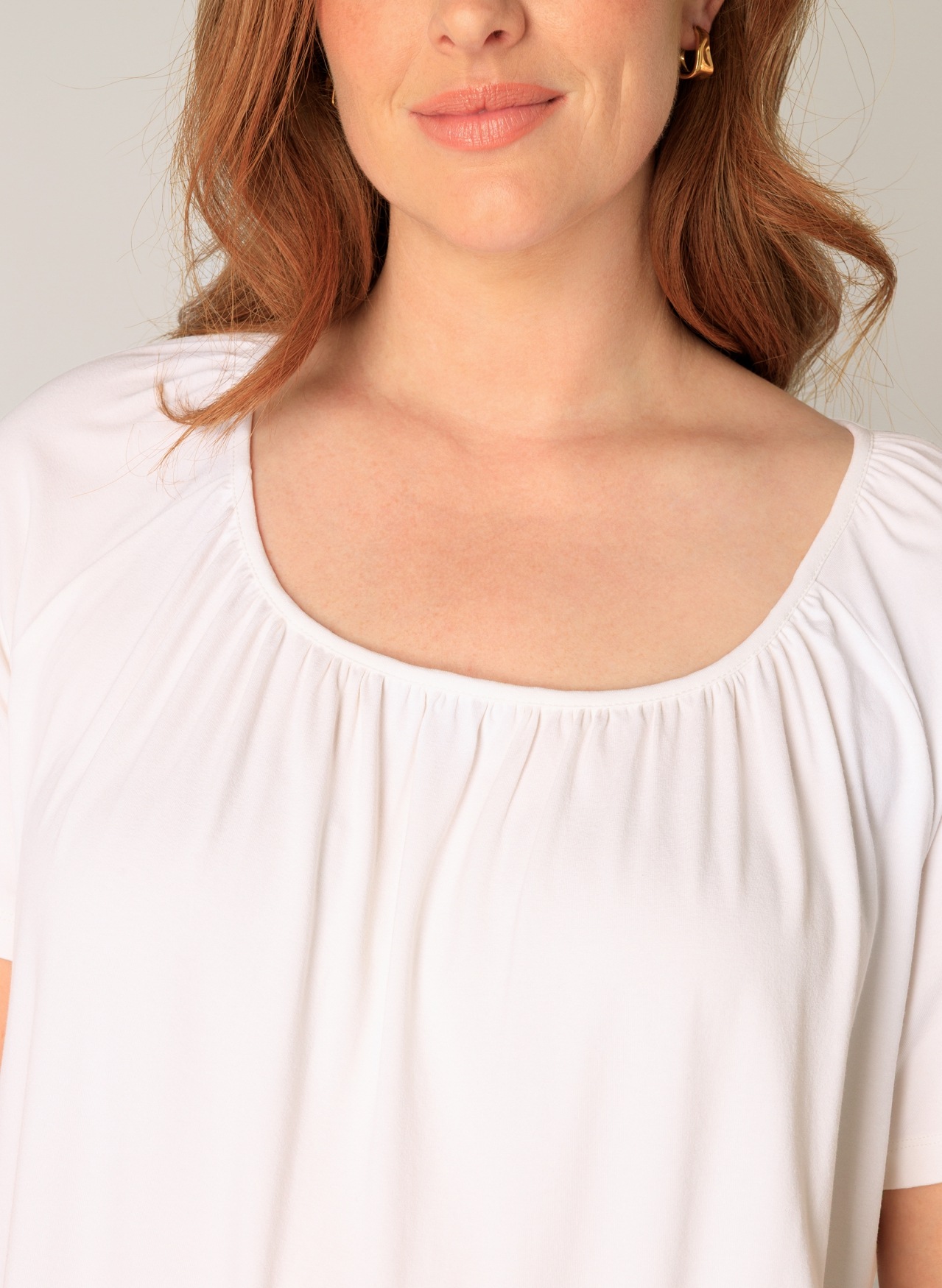 Thumbnail - Base Level Curvy Ballonshirt "Yoni" mit gerafftem Rundhalsausschnitt