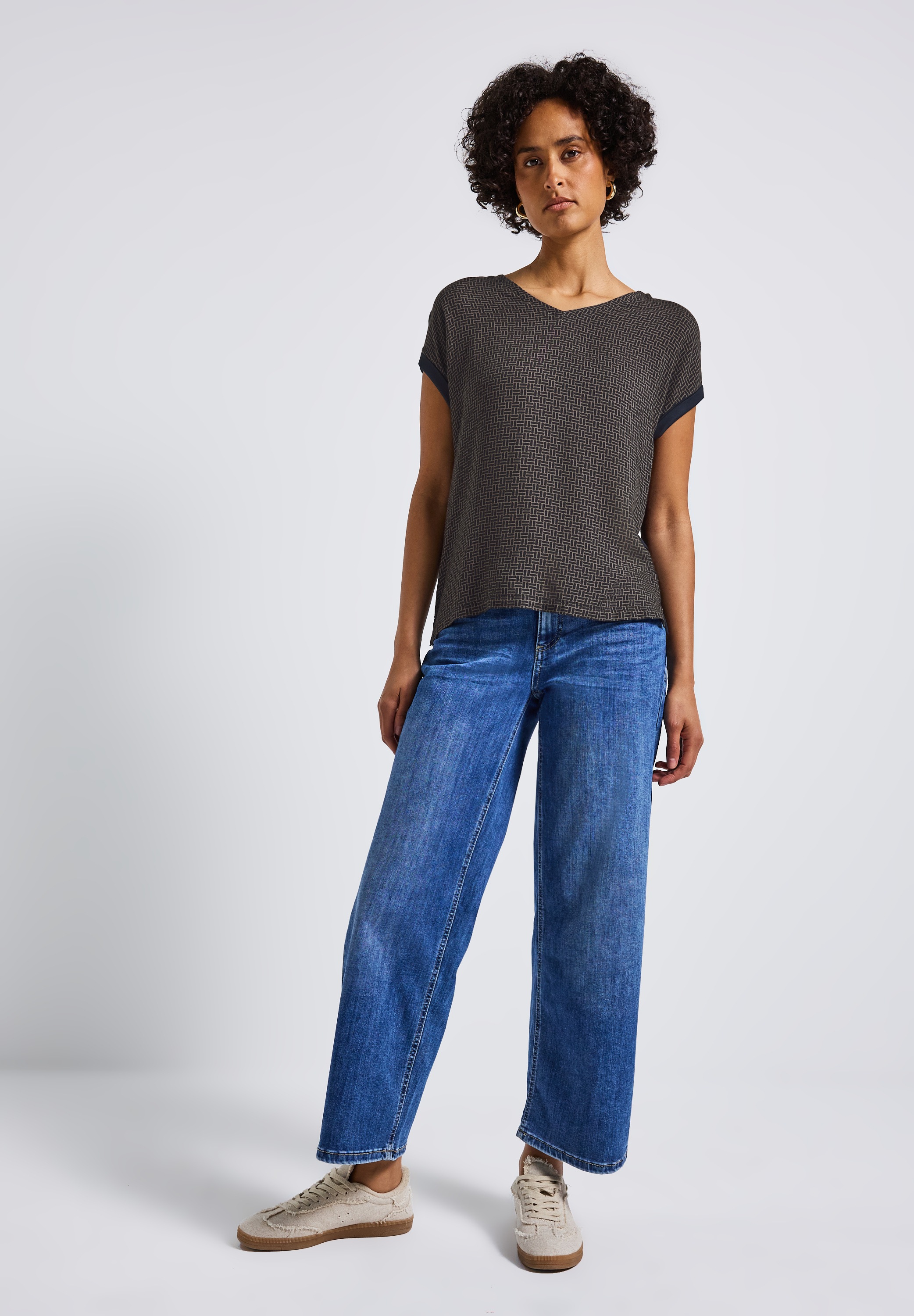 T-Shirt STREET ONE, Damen, Gr. 38, blau (deepwater blau), Stoff, Vorderseite: 100% Viskose; Rückseite: 95% Viskose, 5% Elasthan, gemustert, normal normal, V-Ausschnitt, Umschlagsaum, Shirts T-Shirt, mit V-Ausschnitt 2