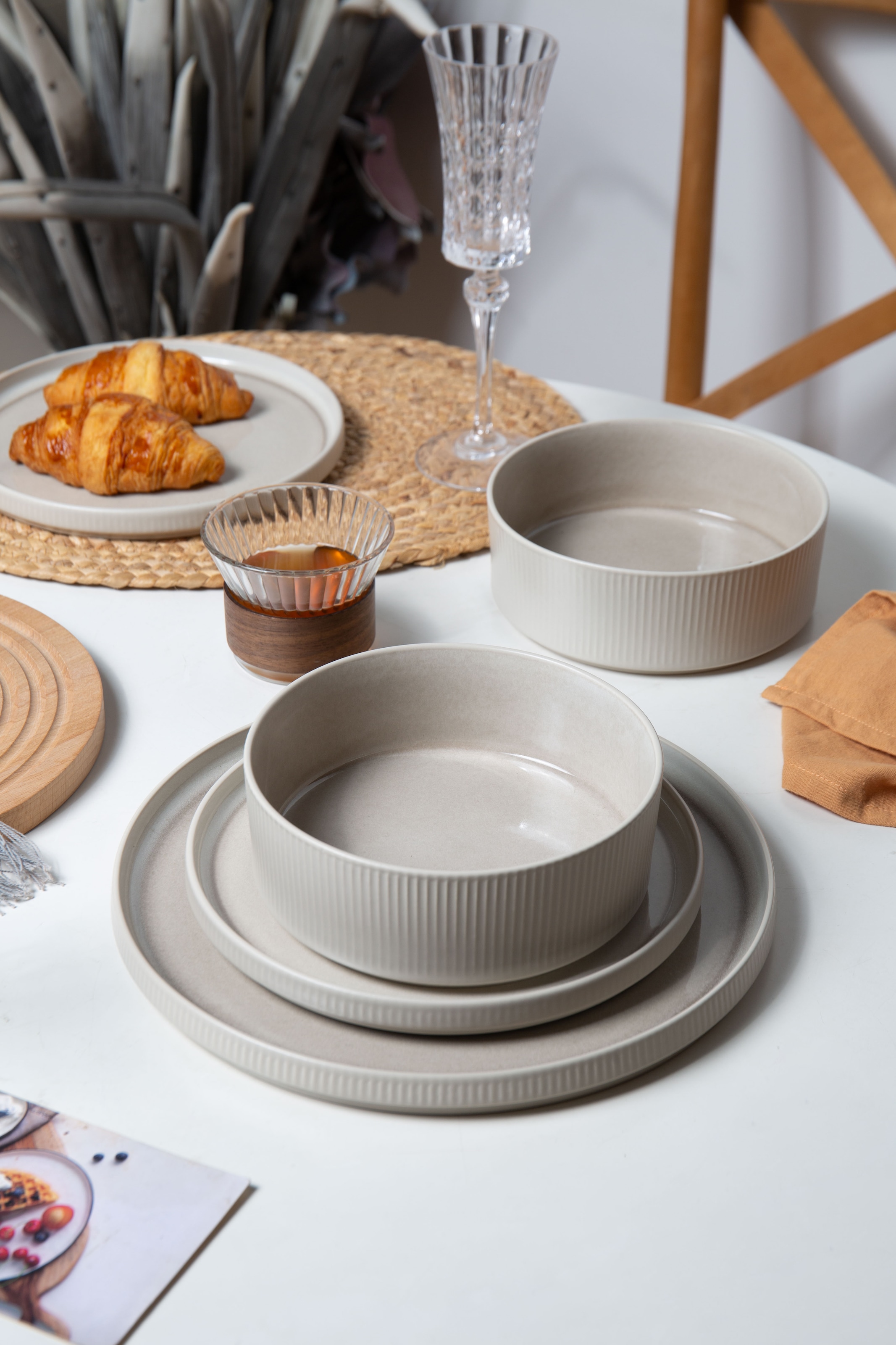 OTTO home Geschirr-Set »Ylvii, außen matt, innen reaktiv glasiert«, (Set, 18 tlg.), spülmaschinenfest und mikrowellengeeignet