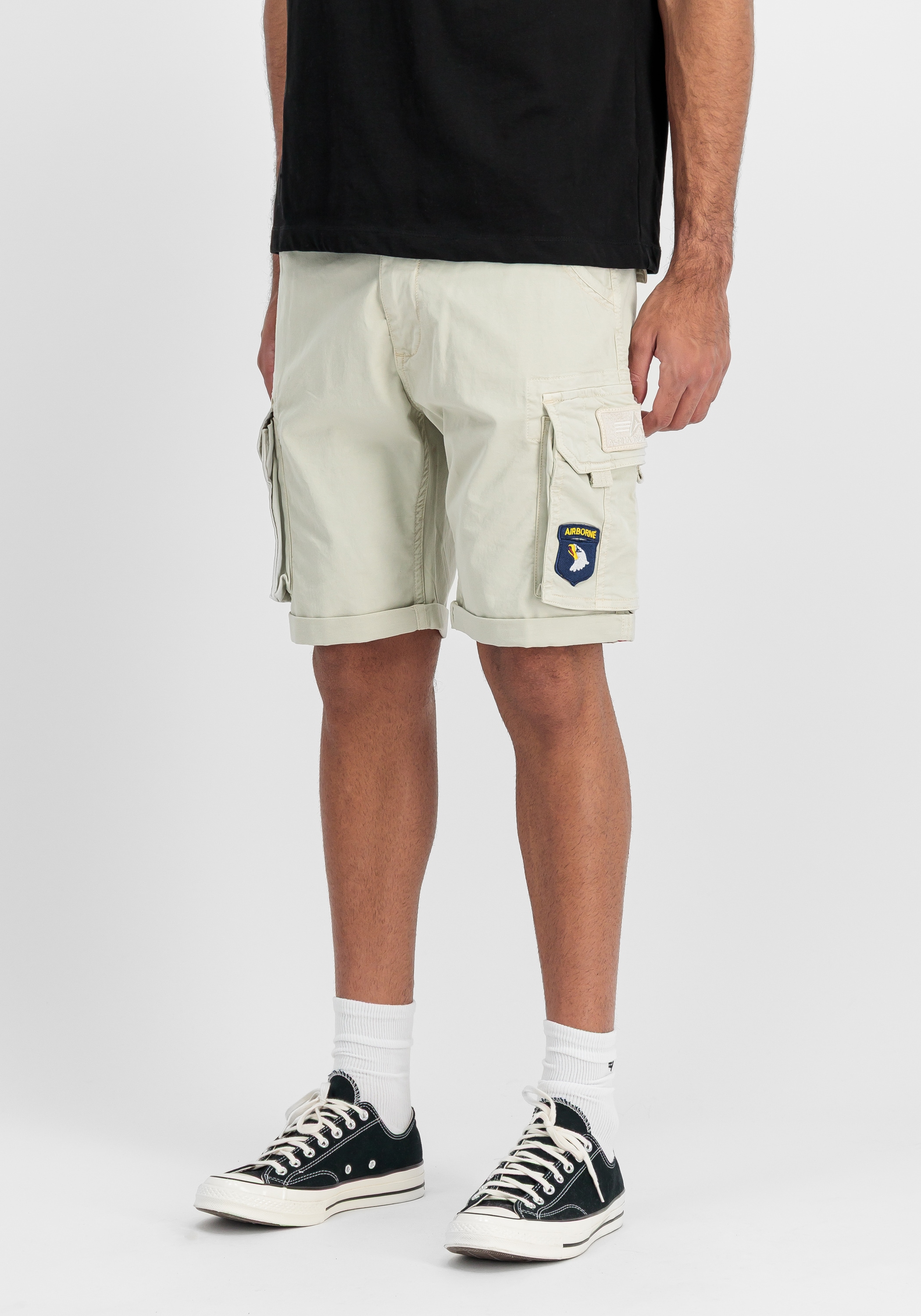 "Shorts ALPHA INDUSTRIES ""Crew Patch Slim Shorts"", Herren, Gr. 34, Normalgrößen, beige (stone), Obermaterial: 98% Baumwolle, 2% Elastan. Futter: