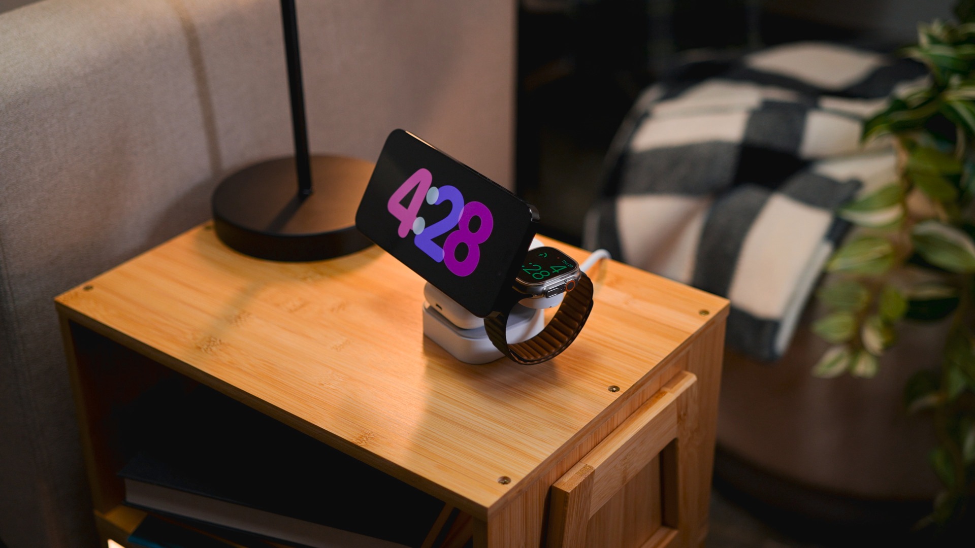 Targus Wireless Charger »Hyperjuice Qi2 3-in-1 Magnetic Charging Stand«