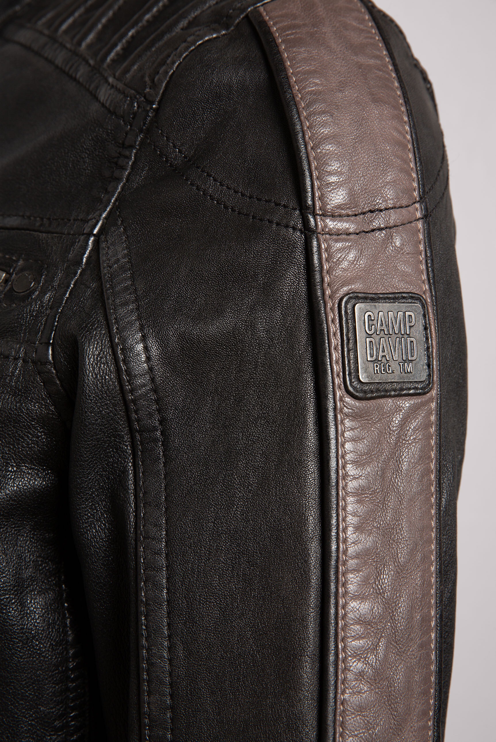 CAMP DAVID Lederjacke, ohne Kapuze, mit Stehkragen und Metallschließe