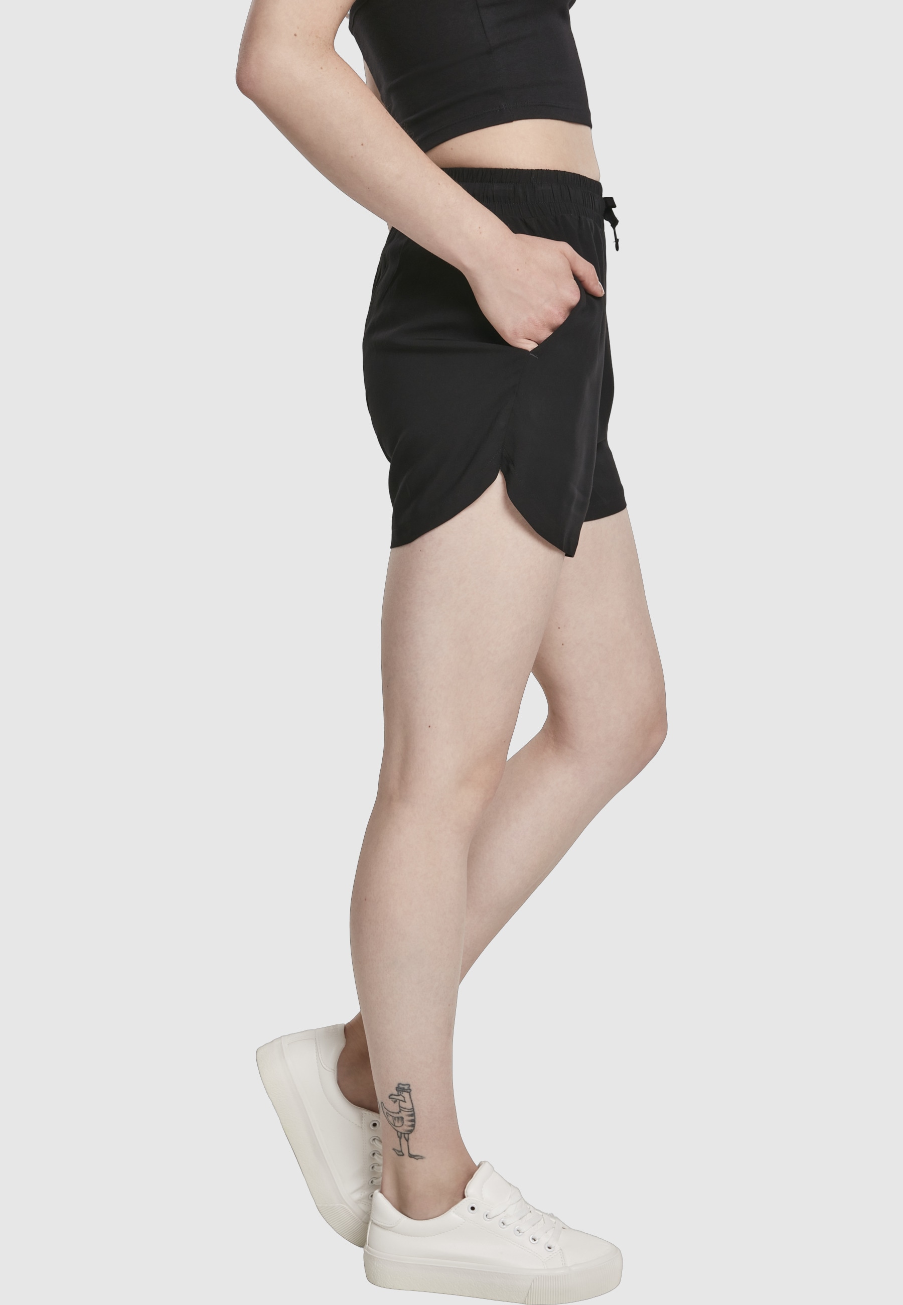 URBAN CLASSICS Stoffhose »Urban Classics Damen Ladies Viscose Resort Shorts«