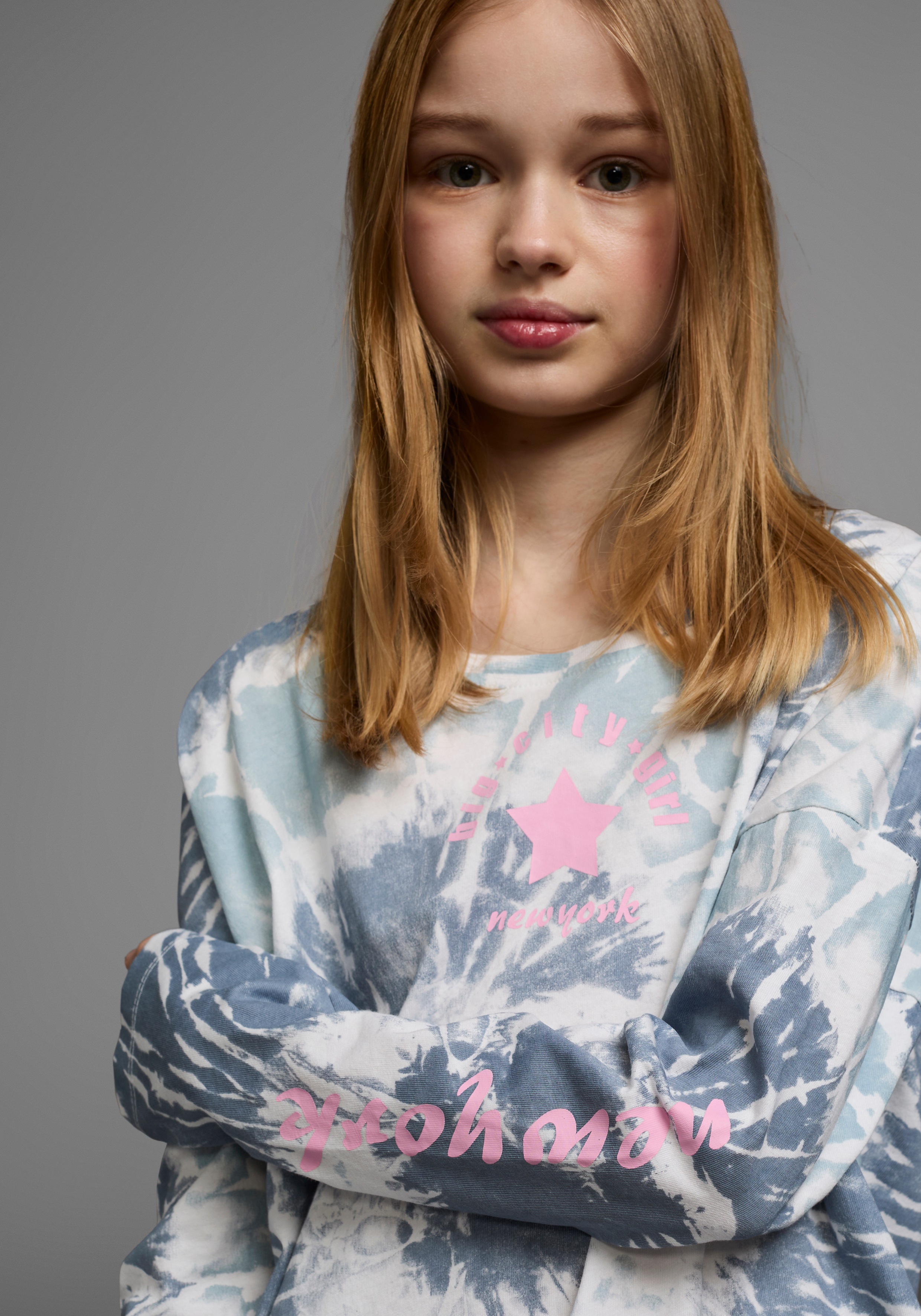 Thumbnail - KIDSWORLD Fledermausshirt "Batik-Optik Shirt", Langarm, mit Gummizug am Saum, stylischer Aufdruck