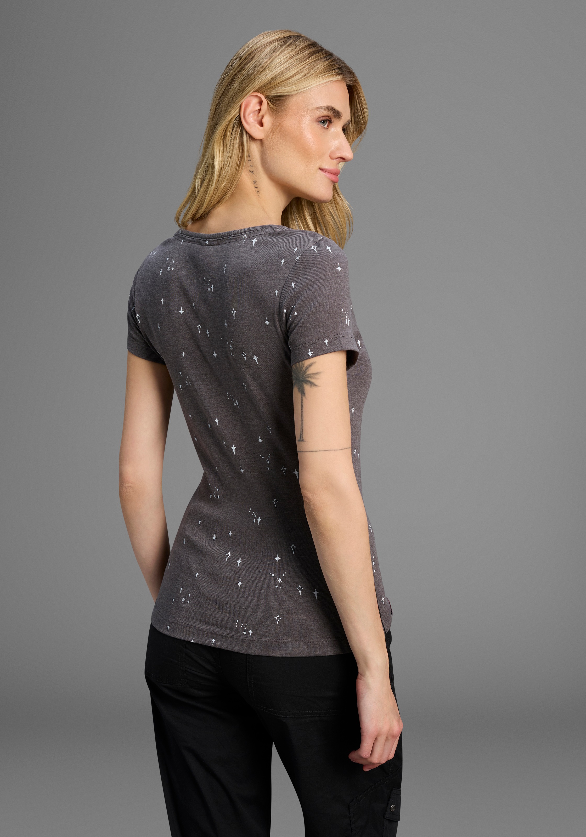 KangaROOS T-Shirt, Kurzarm, sehr figurbetont, mit Kontrastnaht günstig online kaufen