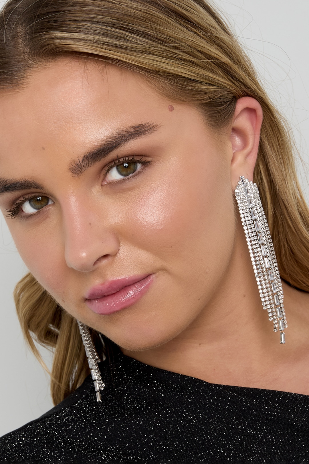 Adelia´s Paar Ohrhänger »LIVAYA Ohrringe Ohrhänger mit Zirkonia, langes Statement-Design« modisch mit funkelnder, gestufter Silhouette