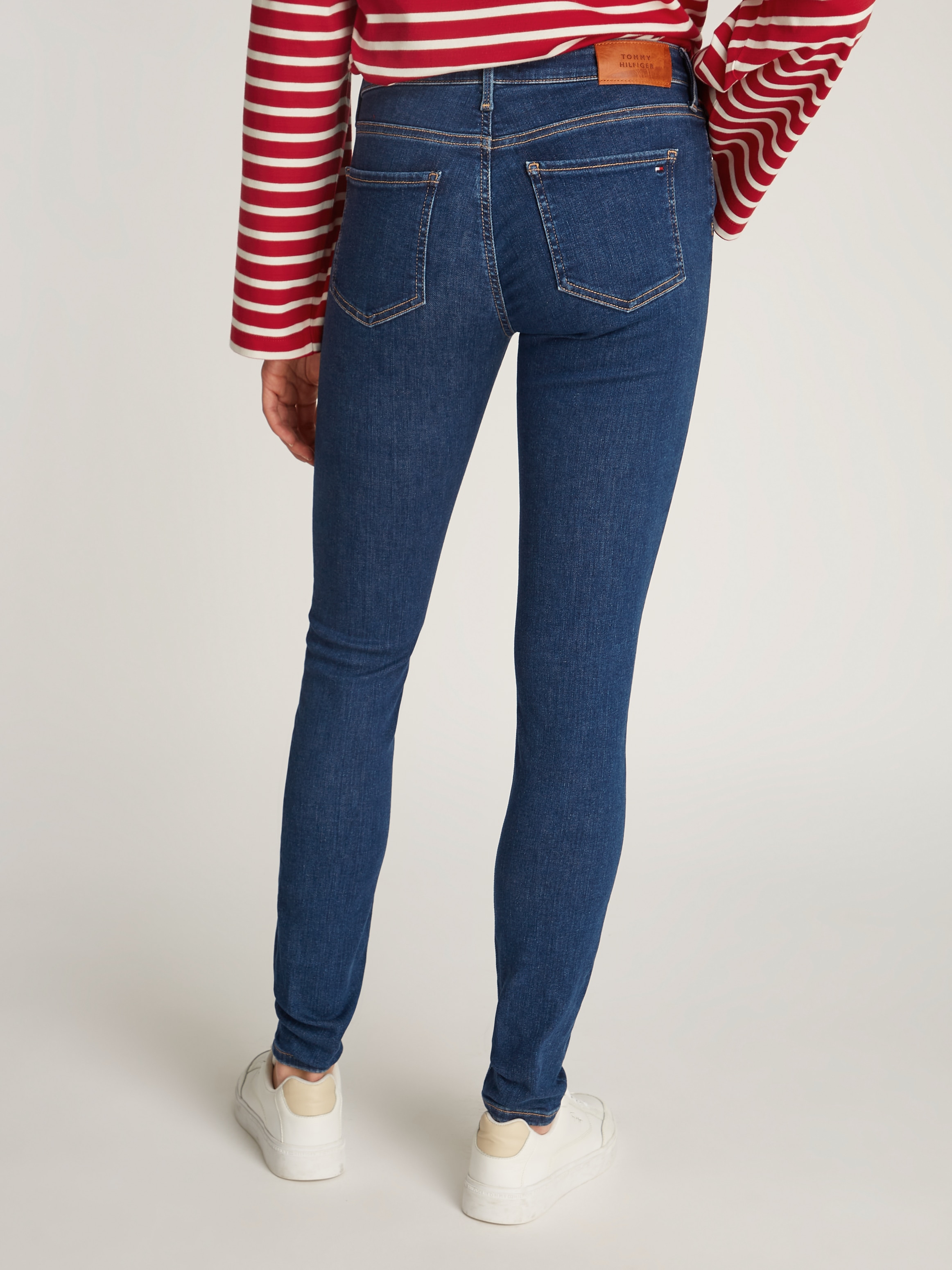 Tommy Hilfiger Skinny-fit-Jeans »COMO Skinny Regular Waist«, mit Logo-Badge, in Knöchellänge