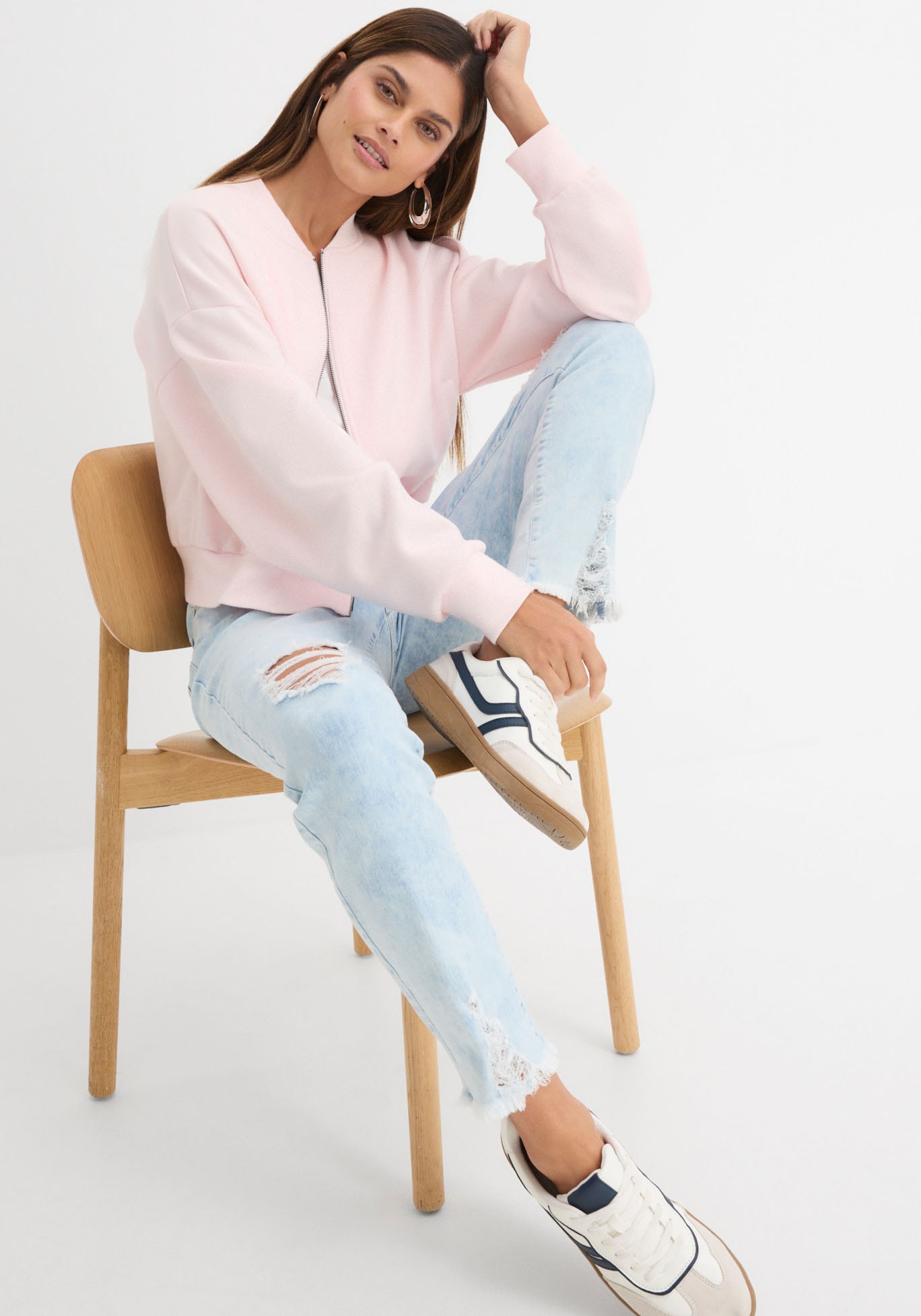 bonprix Mom-Jeans modischer Schnitt, Regular Fit, ausgefranster Saum