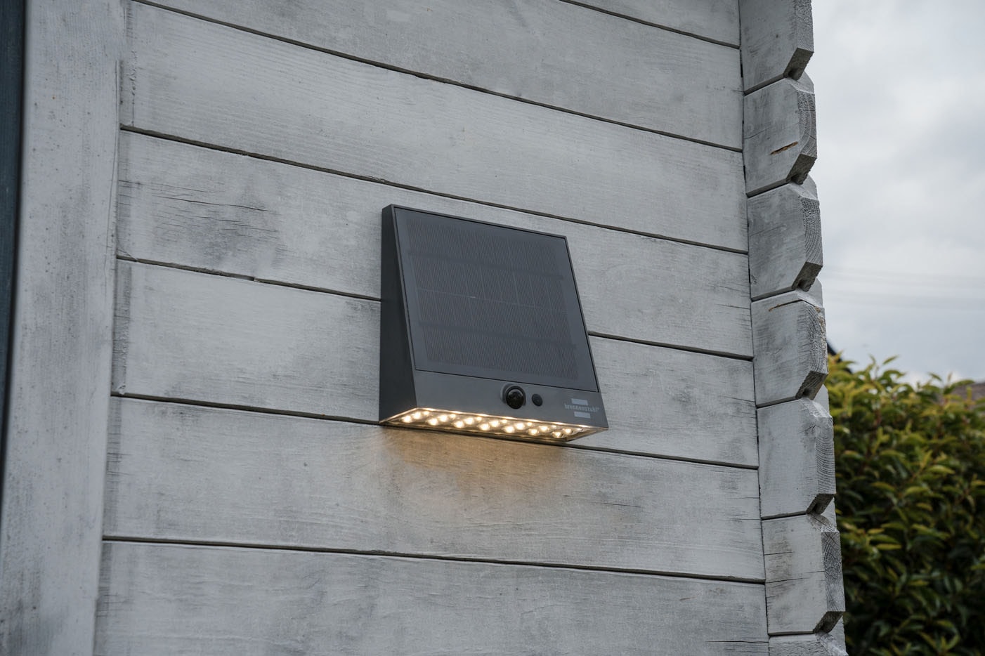 Brennenstuhl LED Solarleuchte »Solar LED Strahler mit Infrarot-Bewegungsmelder SOL 1000 Plana«