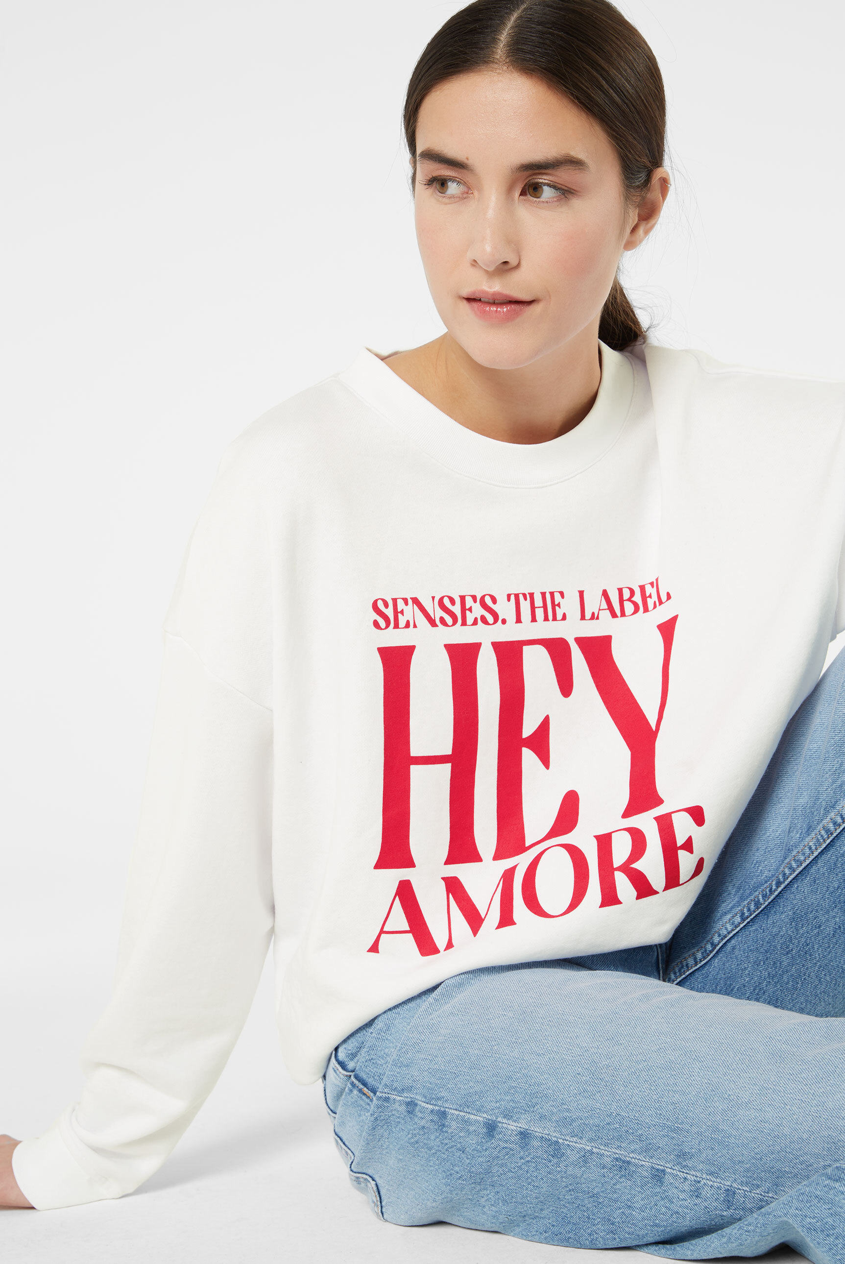 SENSES.THE LABEL, mit überschnittenen Schultern