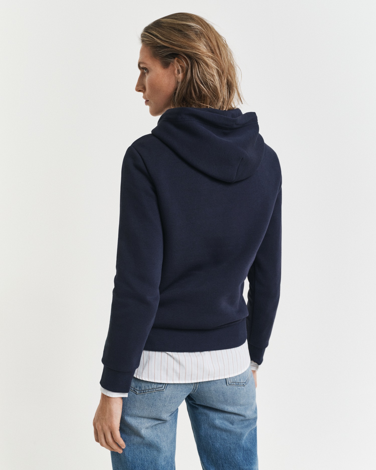 Gant Hoodie "REG TONAL SHIELD HOODIE", Ton in Ton Stickerei, Rippbündchen günstig online kaufen
