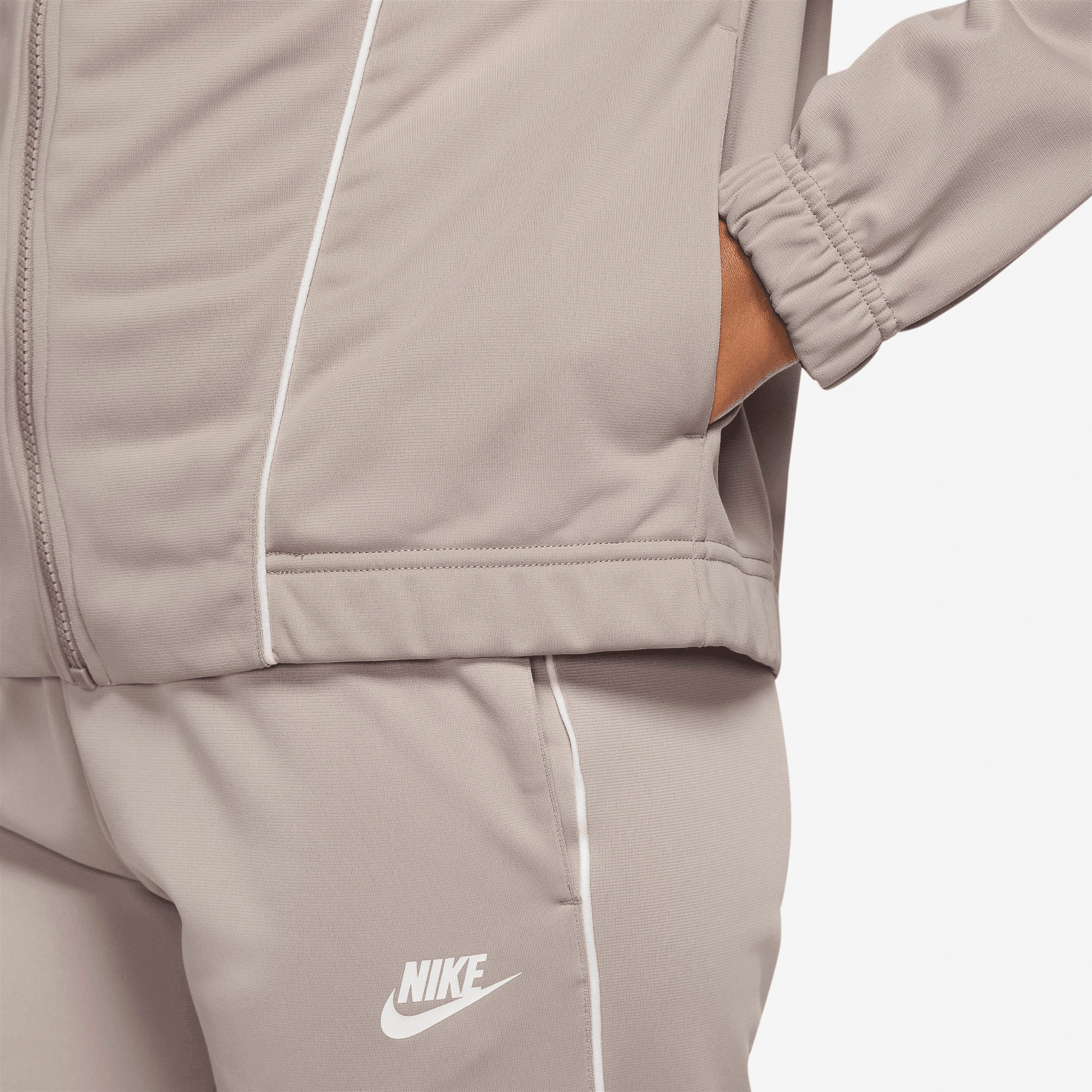 Nike Sportswear Trainingsanzug »Women's Fitted Track Suit«, (Set, 2 tlg.)