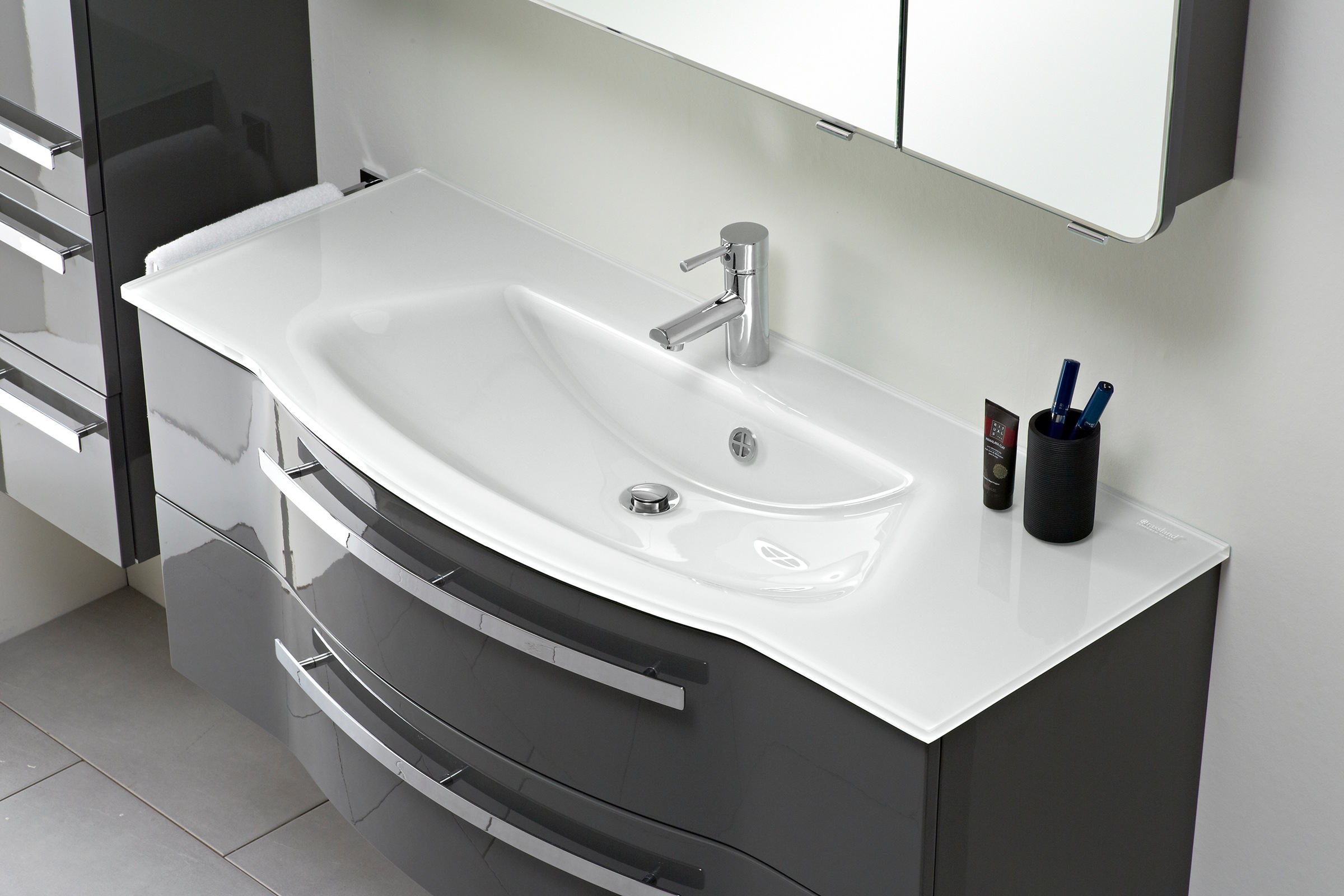 Saphir Waschtisch »Serie 4005 Glas-Waschtisch mit Unterschrank, 117 cm breit«, Waschplatz mit 2 Schubladen, Badmöbel-Set mit Waschtisch
