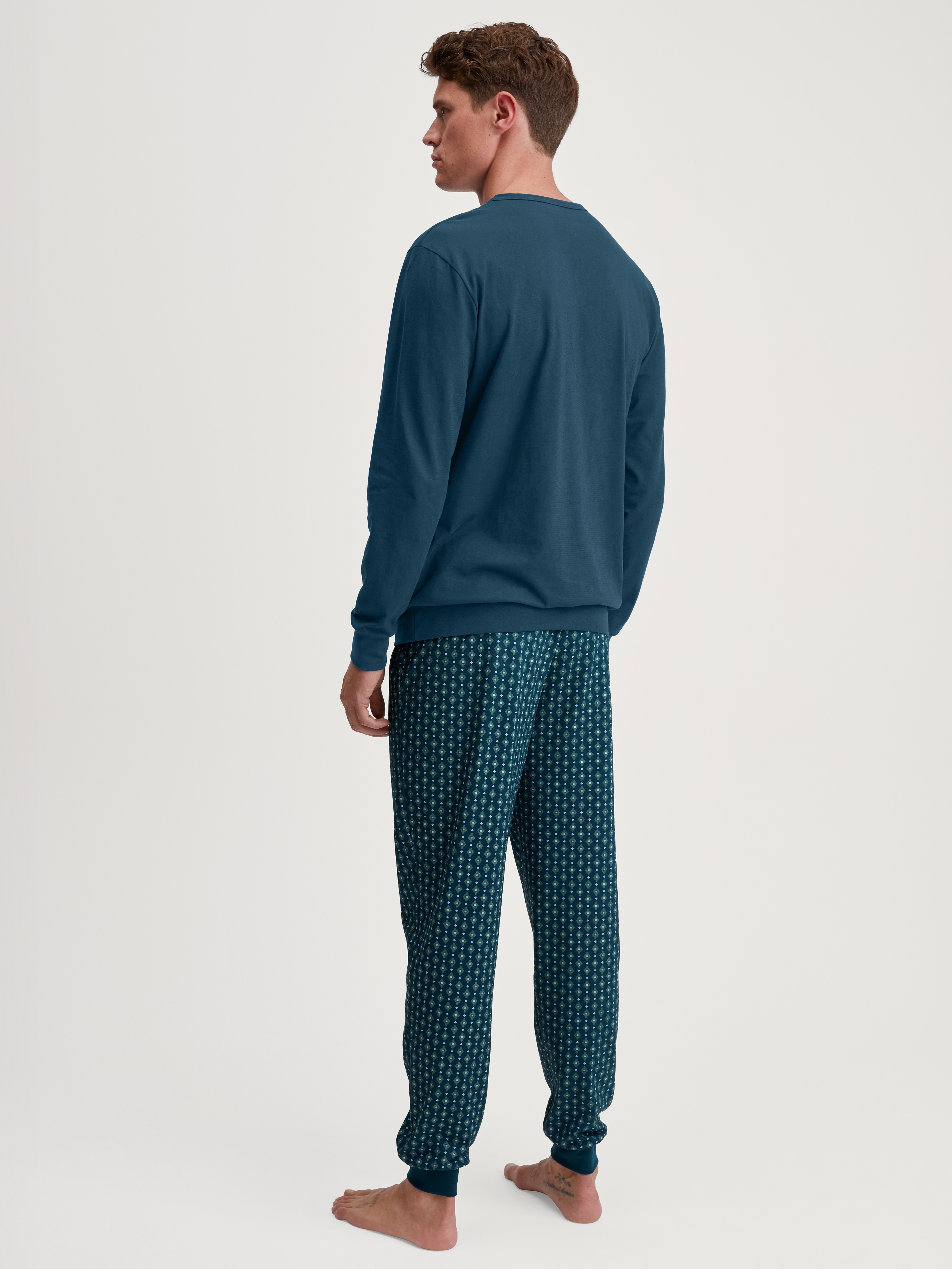 Thumbnail - CALIDA Schlafanzug "Relax Imprint" 2 tlg. Gemustertes Oberteil mit V-Ausschnitt