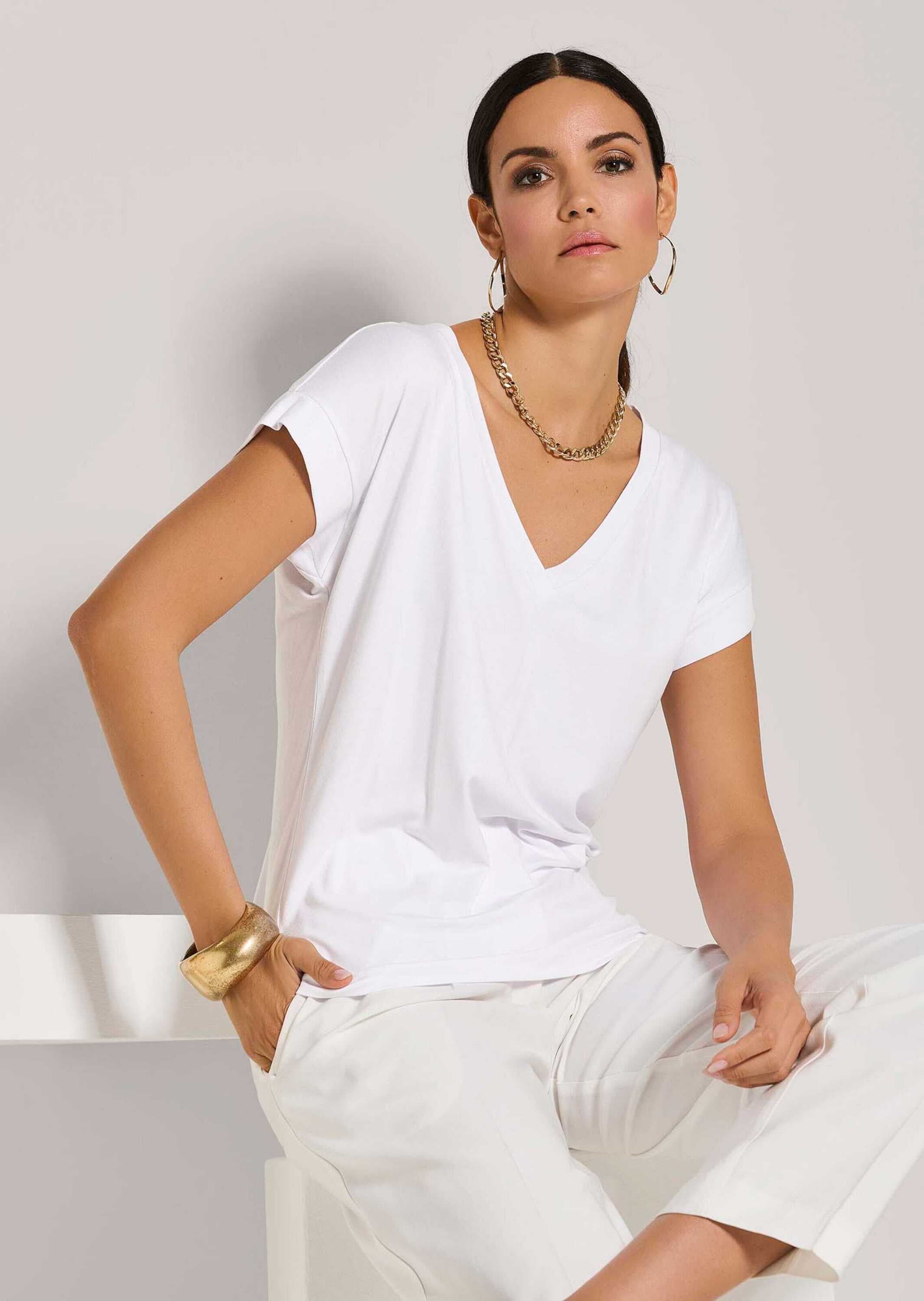 MADELEINE Kurzarmshirt »Shirt Zeitloses Blusenshirt mit V-Ausschnitt«