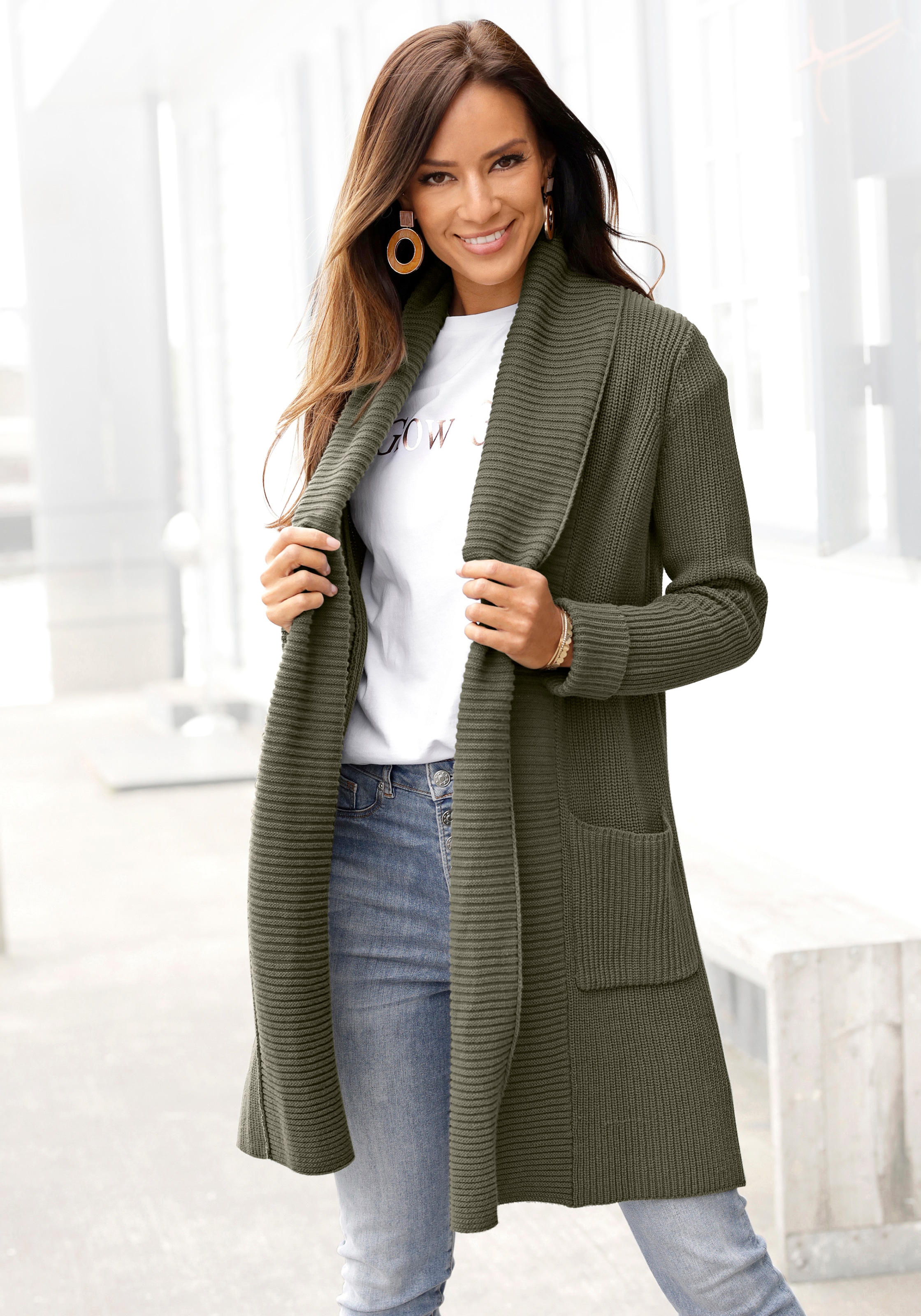 LASCANA Longstrickjacke, mit Schalkragen und Taschen, langer Cardigan aus weichem Grobstrick