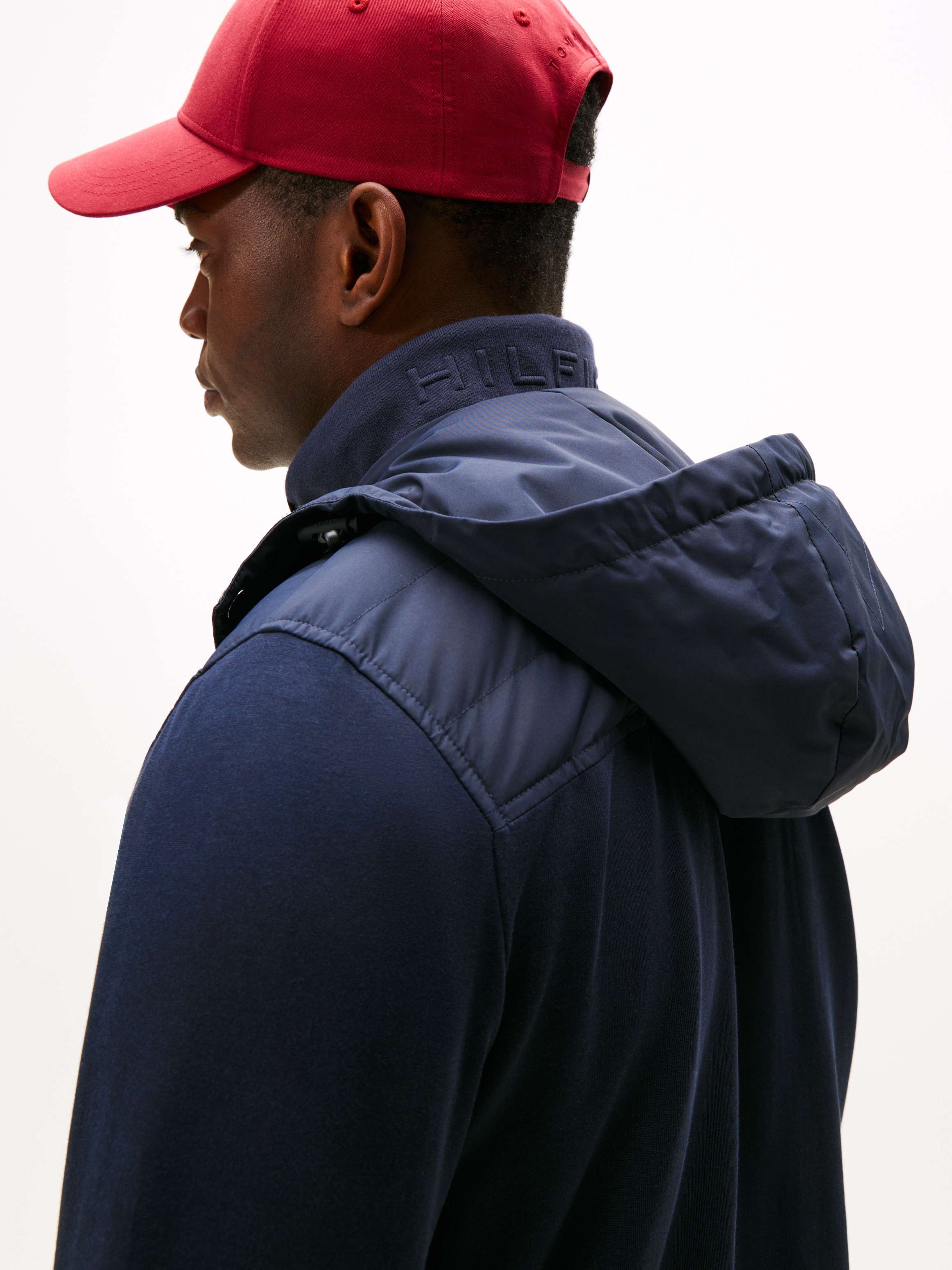 Tommy Hilfiger Kapuzensweatjacke »MIX MEDIA HOODED ZIP THROUGH«, mit gesteppten Einsatz, abnehmbare Kapuze, Stehkragen, regular fit