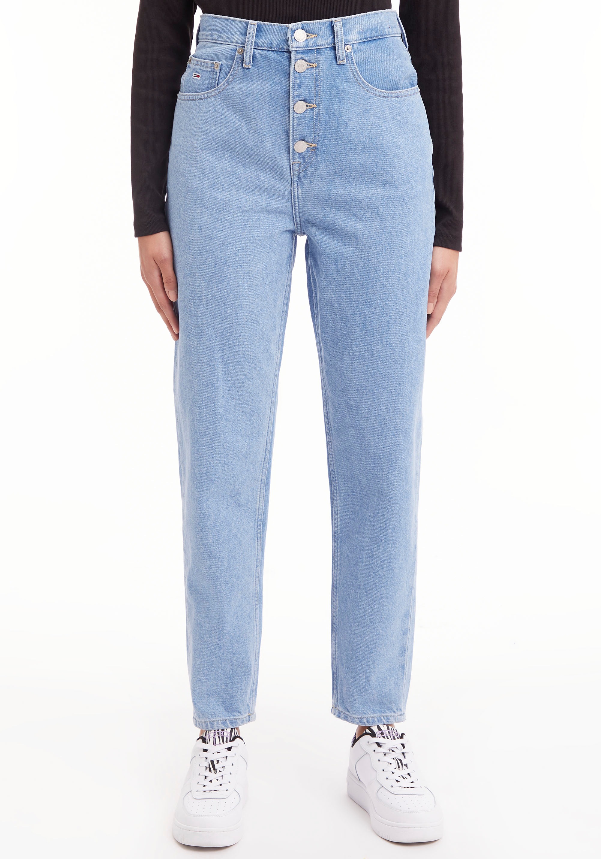 Tommy Jeans Mom-Jeans »MOM JEAN BTN FLY UHR TPRD AG7011«, mit Knopfleiste & kleiner... kaufen