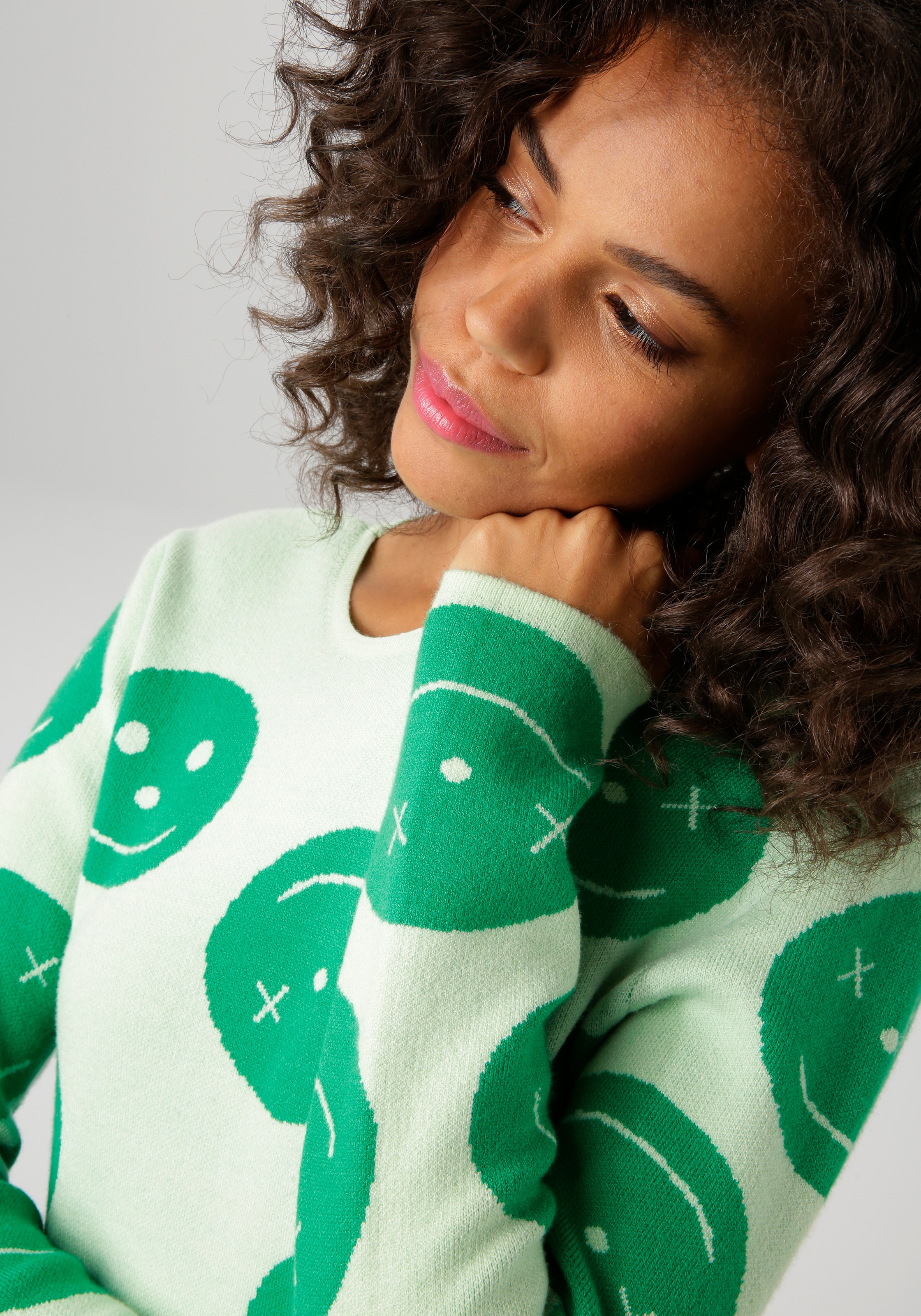 Aniston CASUAL Strickpullover, mit eingestrickten Smileys