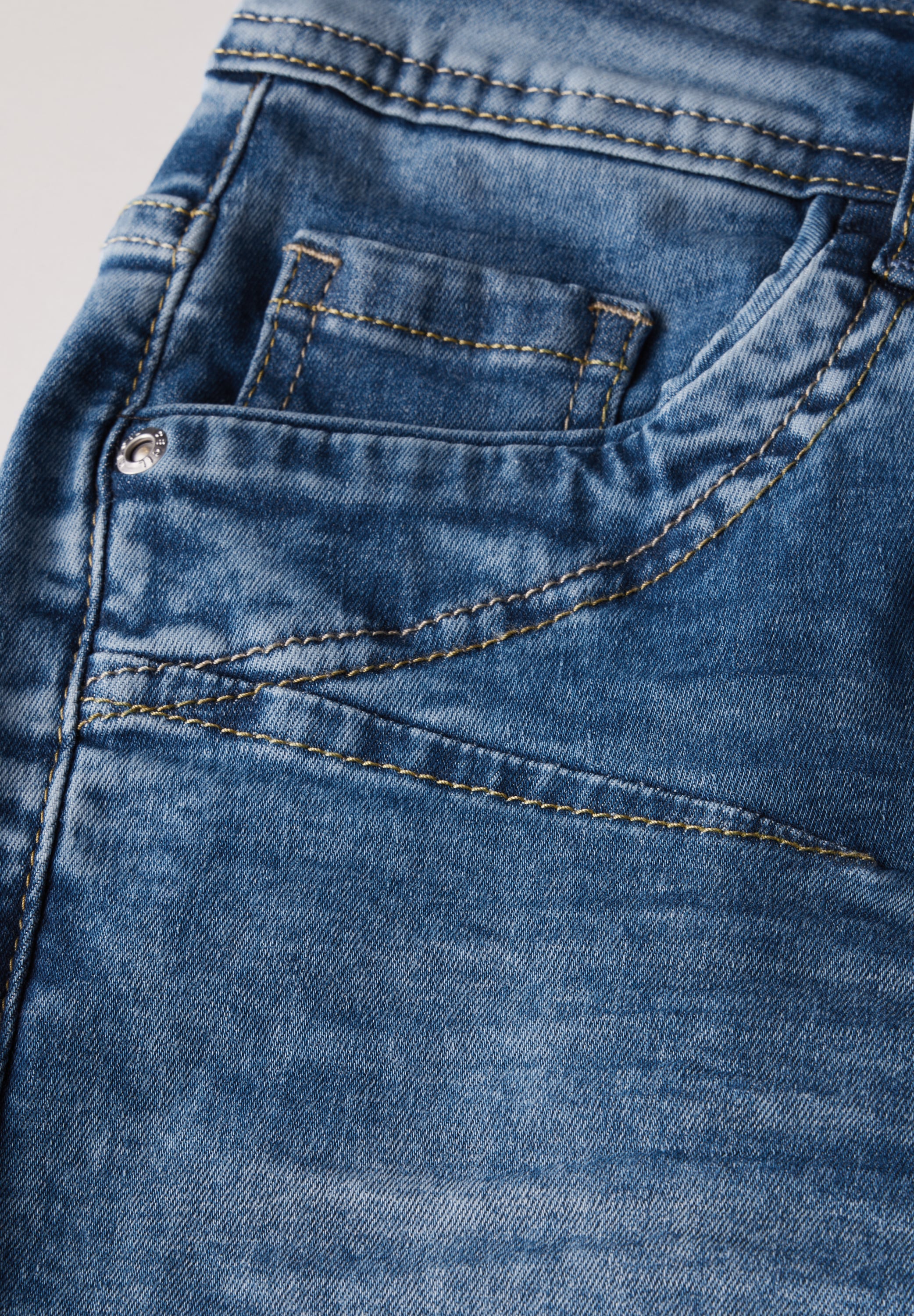 Cecil 5-Pocket-Jeans »Style Neele«, mit weit geschnittenen Beinen