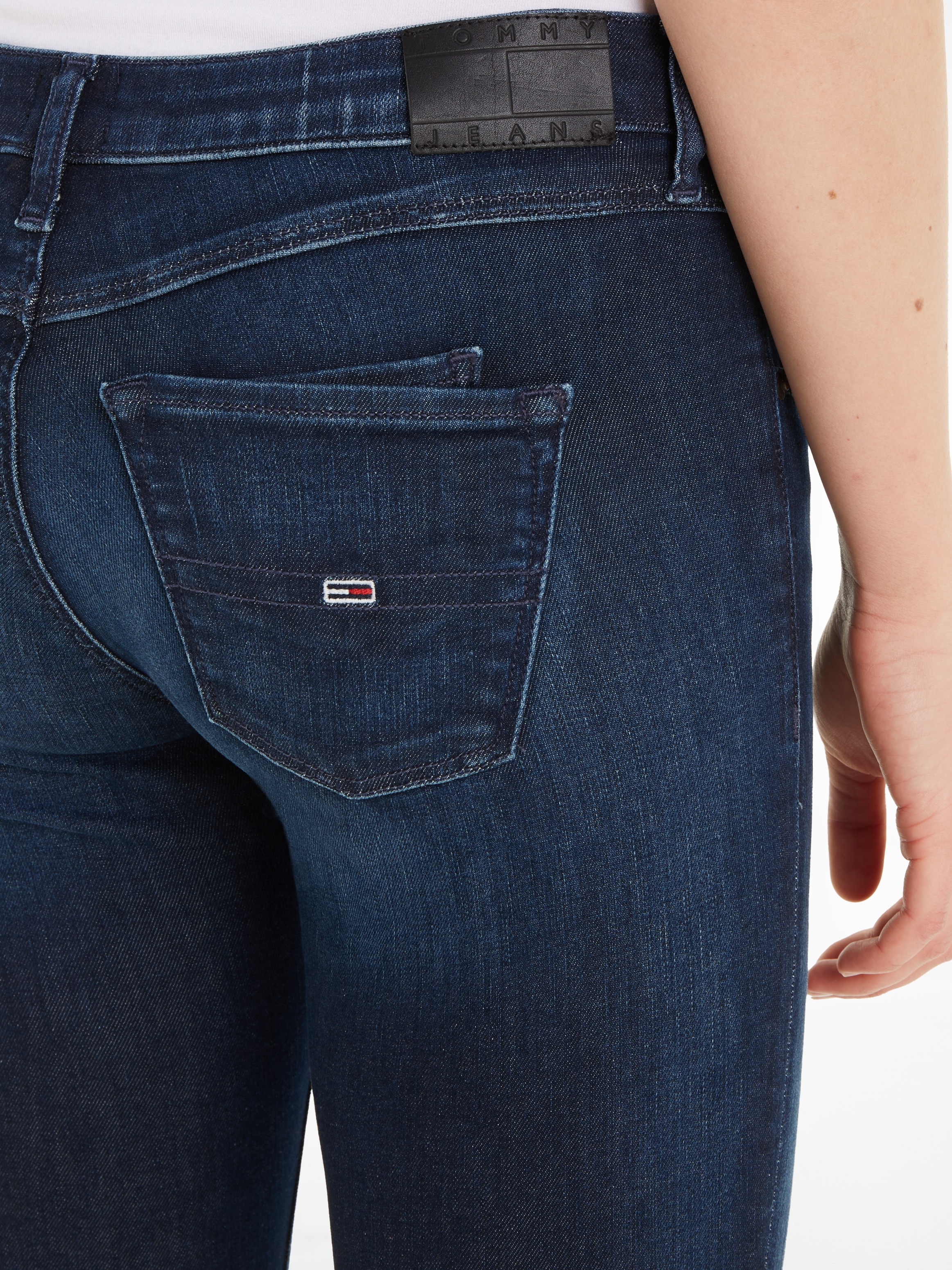 »Scarlett«, Bequeme bestellen Ledermarkenlabel Tommy Jeans für | BAUR mit Jeans