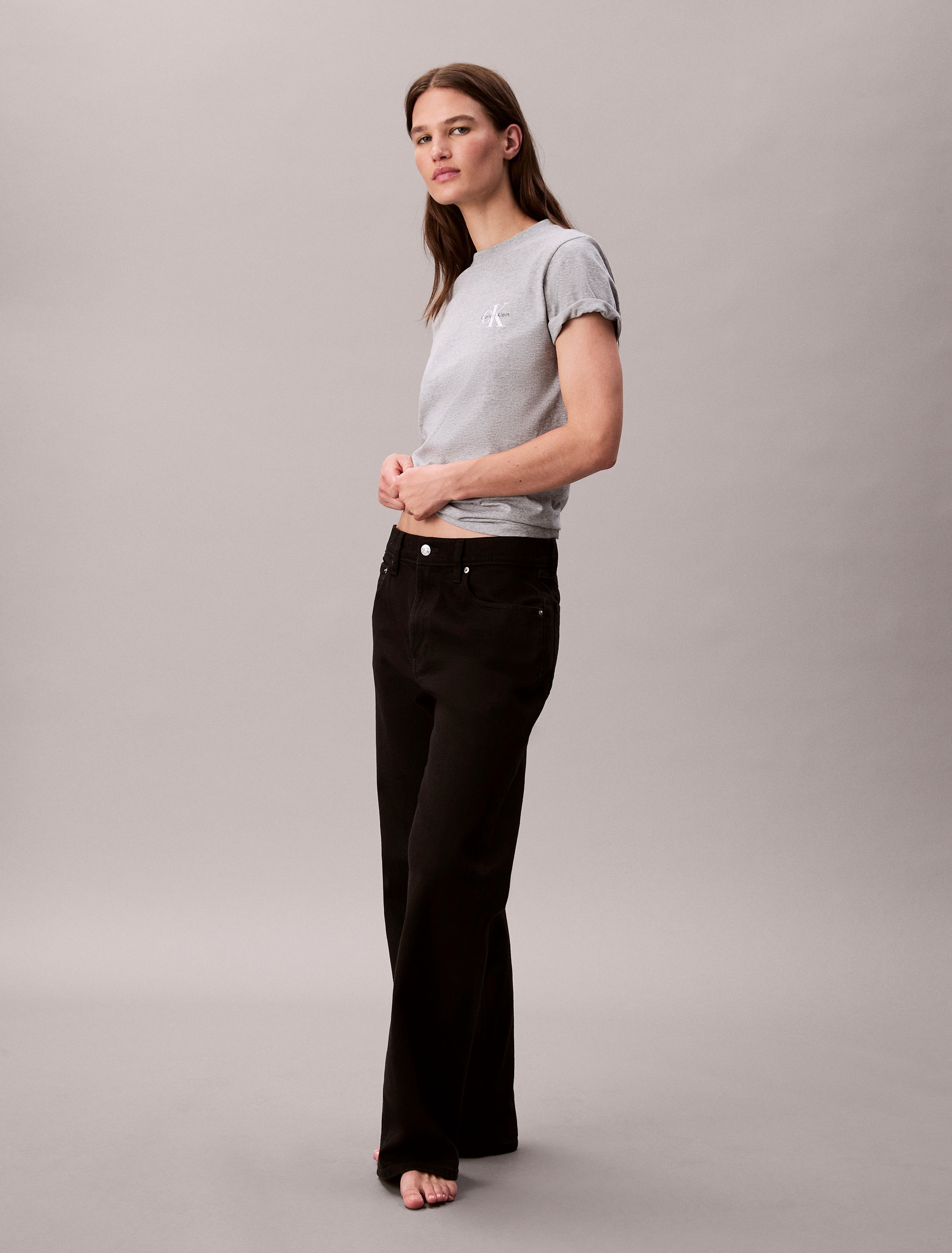 Calvin Klein Jeans Kurzarmshirt »A- Logo VN 2 pack Tee«, (Packung, 2er-Pack), Mit V-Ausschnitt