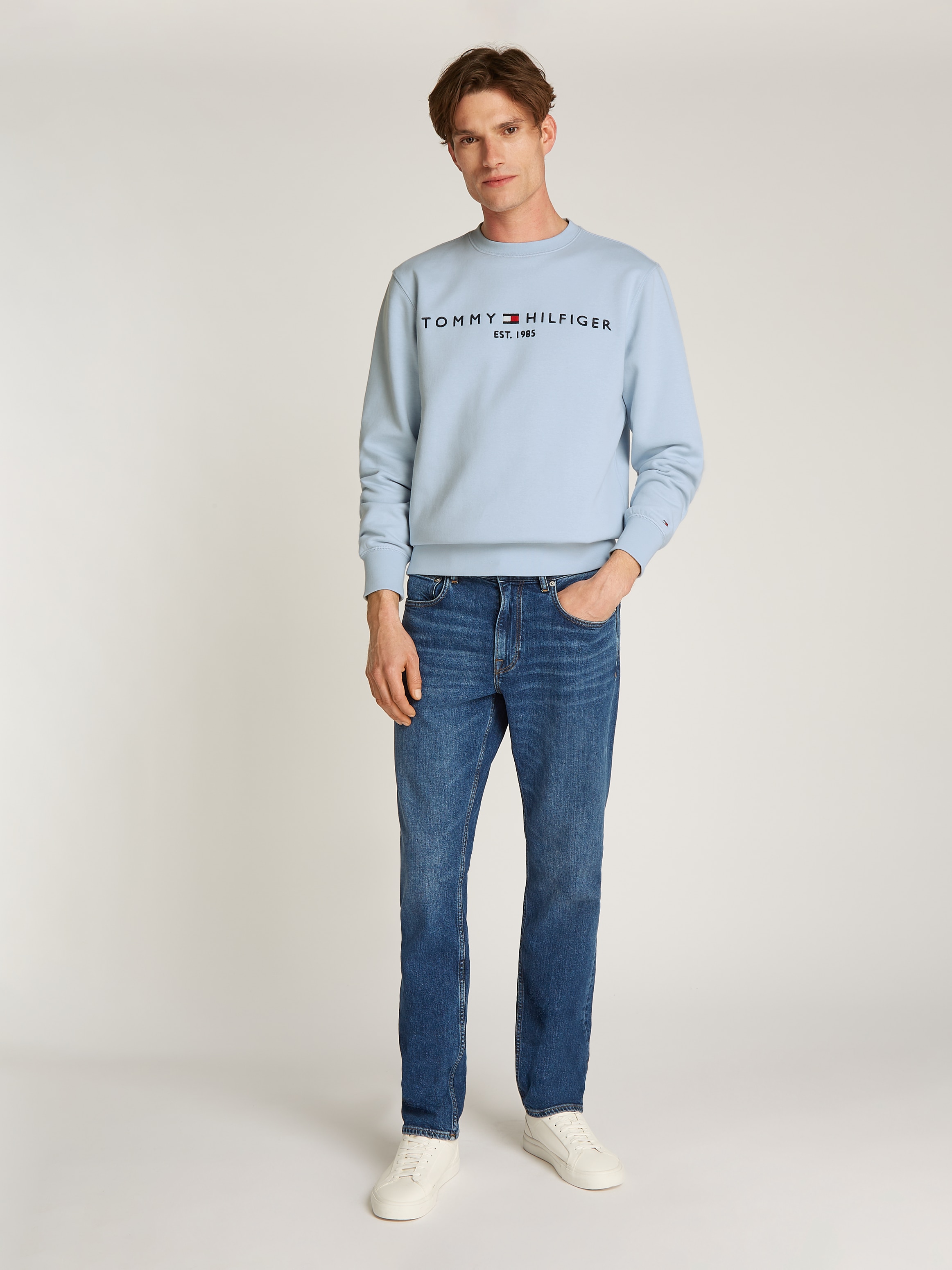 Tommy Hilfiger Sweatshirt »TOMMY LOGO SWEATSHIRT«, mit klassischem Rundhalsausschnitt