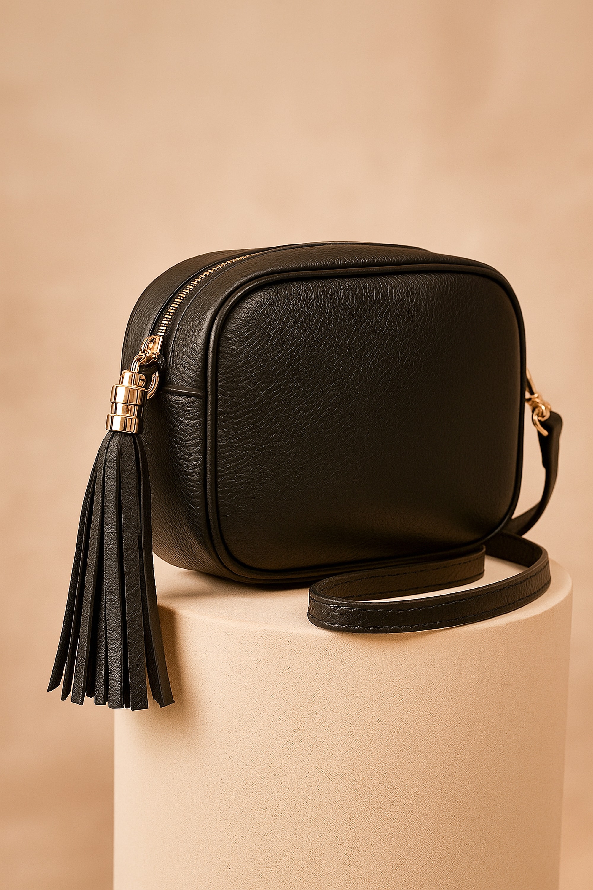 COLLEZIONE ALESSANDRO Umhängetasche »Alpha« der perfekte Klassiker aus Leder