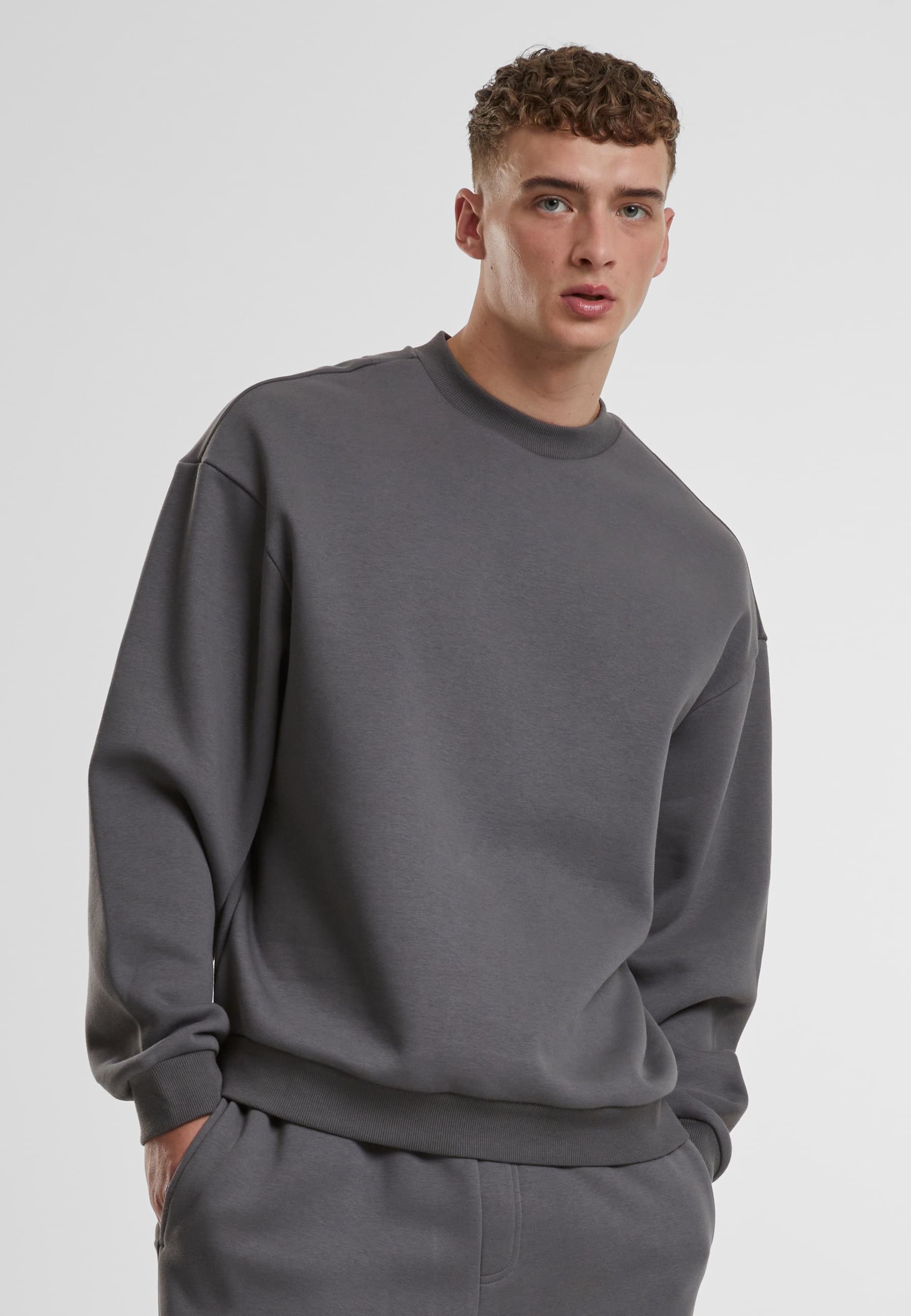 URBAN CLASSICS Rundhalspullover »Urban Classics Fluffy Crewneck«, (1 tlg.)