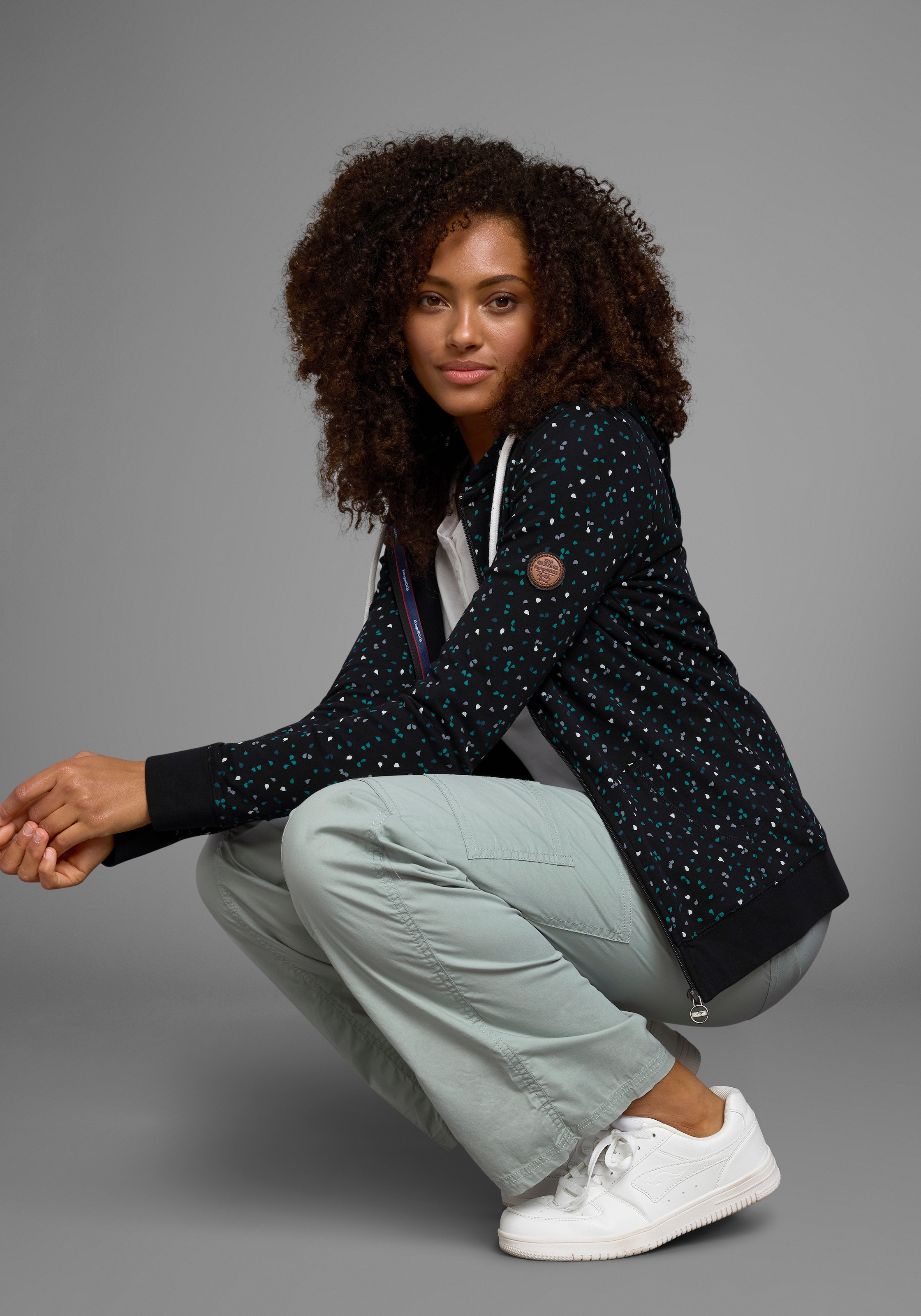 KangaROOS Kapuzensweatjacke, mit sportlichem Minimal-Print