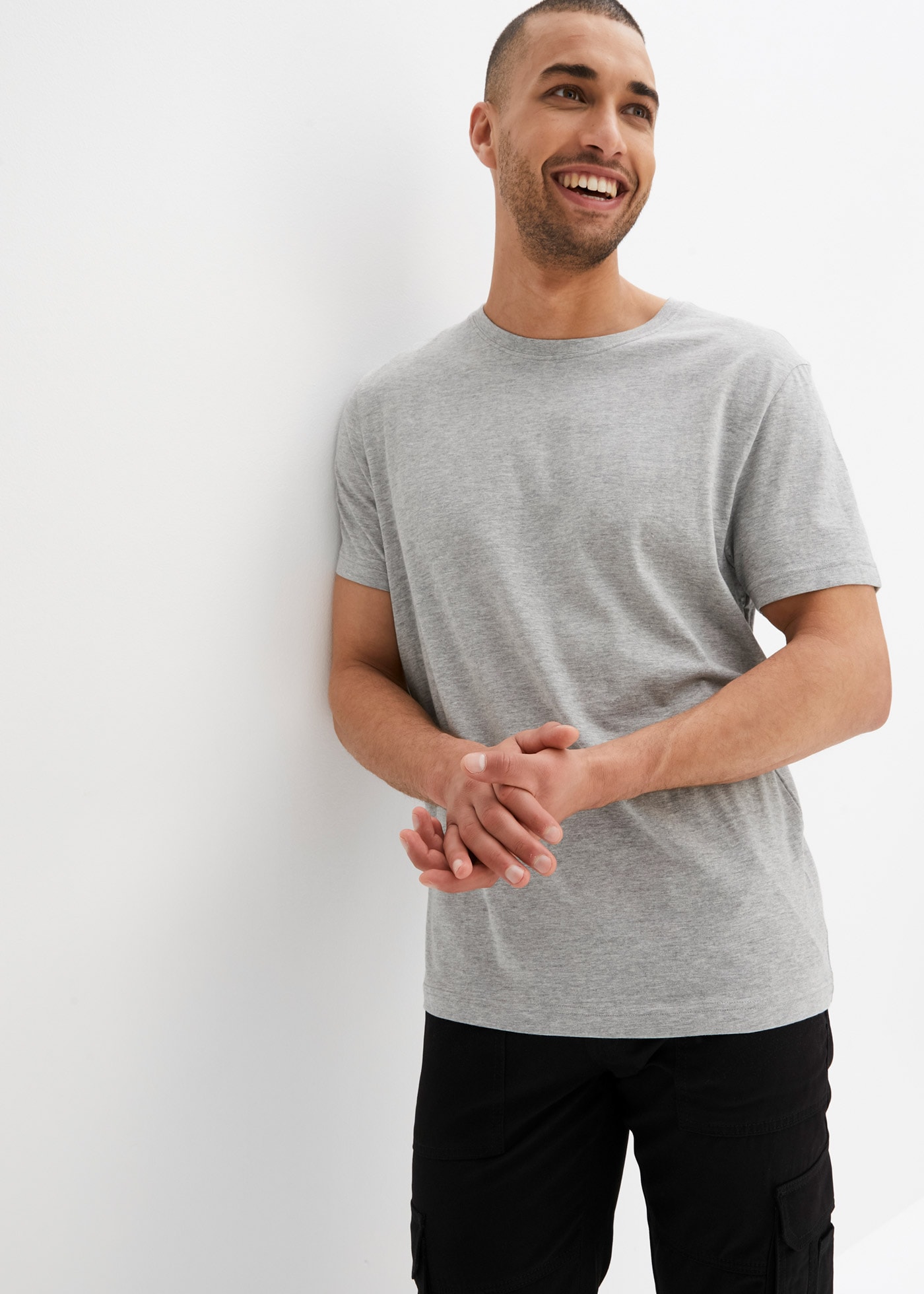 bonprix T-Shirt »T-Shirt (3er Pack)« Packung, 3 Stk. bequemer Regular Fit, Rundhalsausschnitt, leichte Stoffqualität
