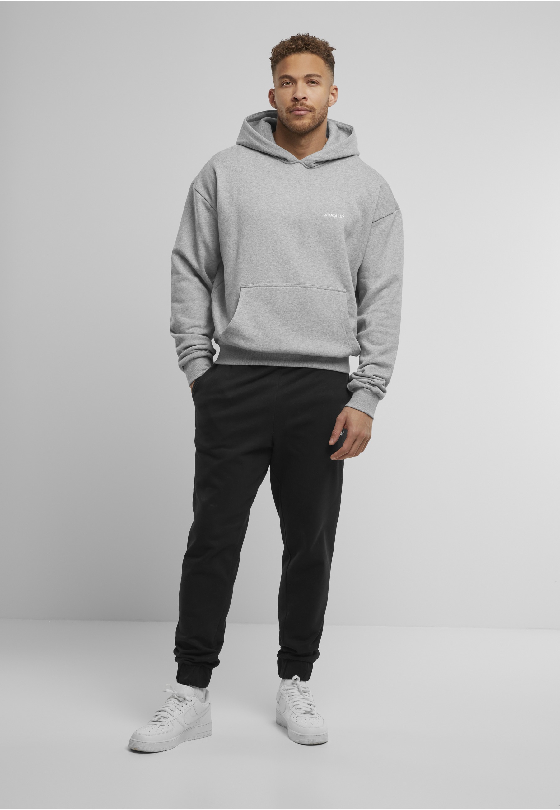 Upscale by Mister Tee Kapuzensweatshirt »Upscale by Mister Tee Upscale Core EMB Oversize Hoody«, 1 Stk.
