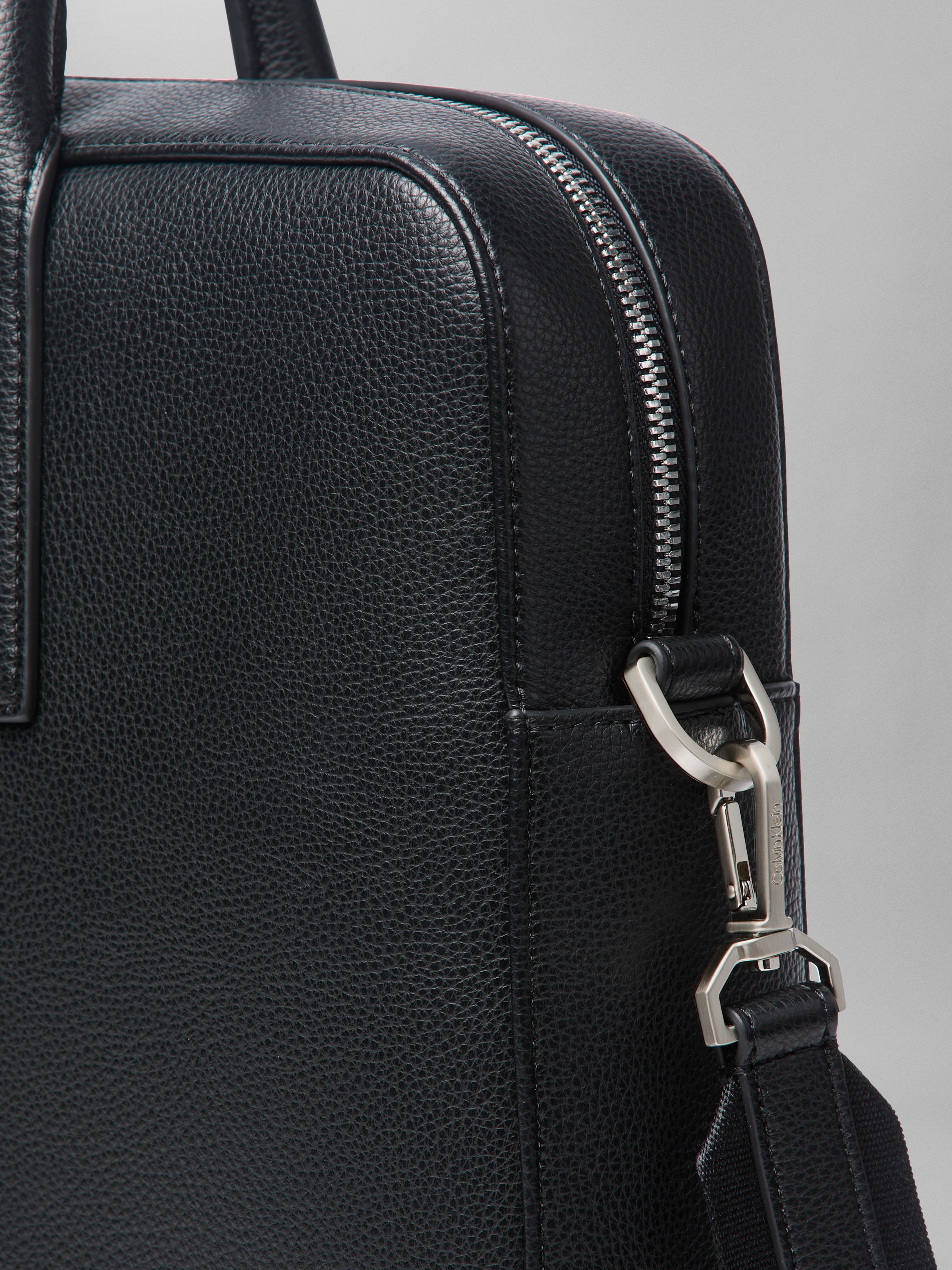 Calvin Klein Aktentasche »RAISED COMMUTER« Unisex Businesstasche, Laptoptasche, Umhängetasche mit Logoschriftzug