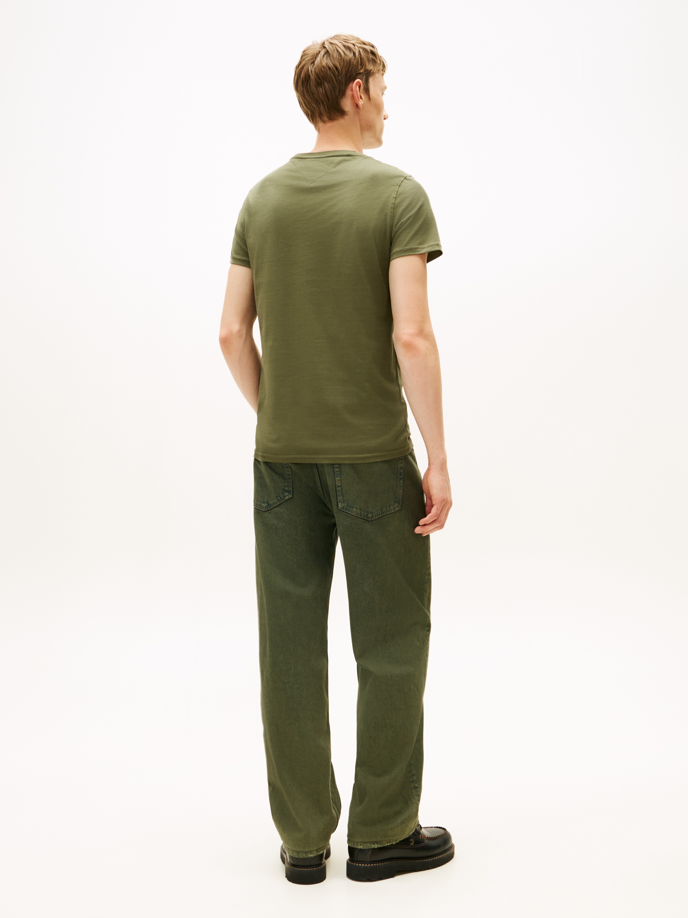 Tommy Jeans T-Shirt »TJM ESSENTIAL SOLID« mit Rundhalsausschnitt und dezenter Logo-Flag