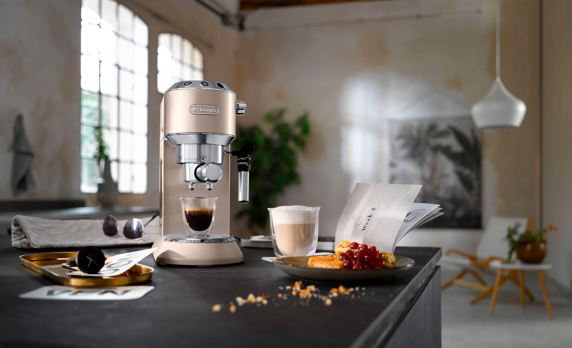 De'Longhi Espressomaschine »Dedica Metallics EC785.BG«, Siebträger, 1350 Watt, 15 Bar