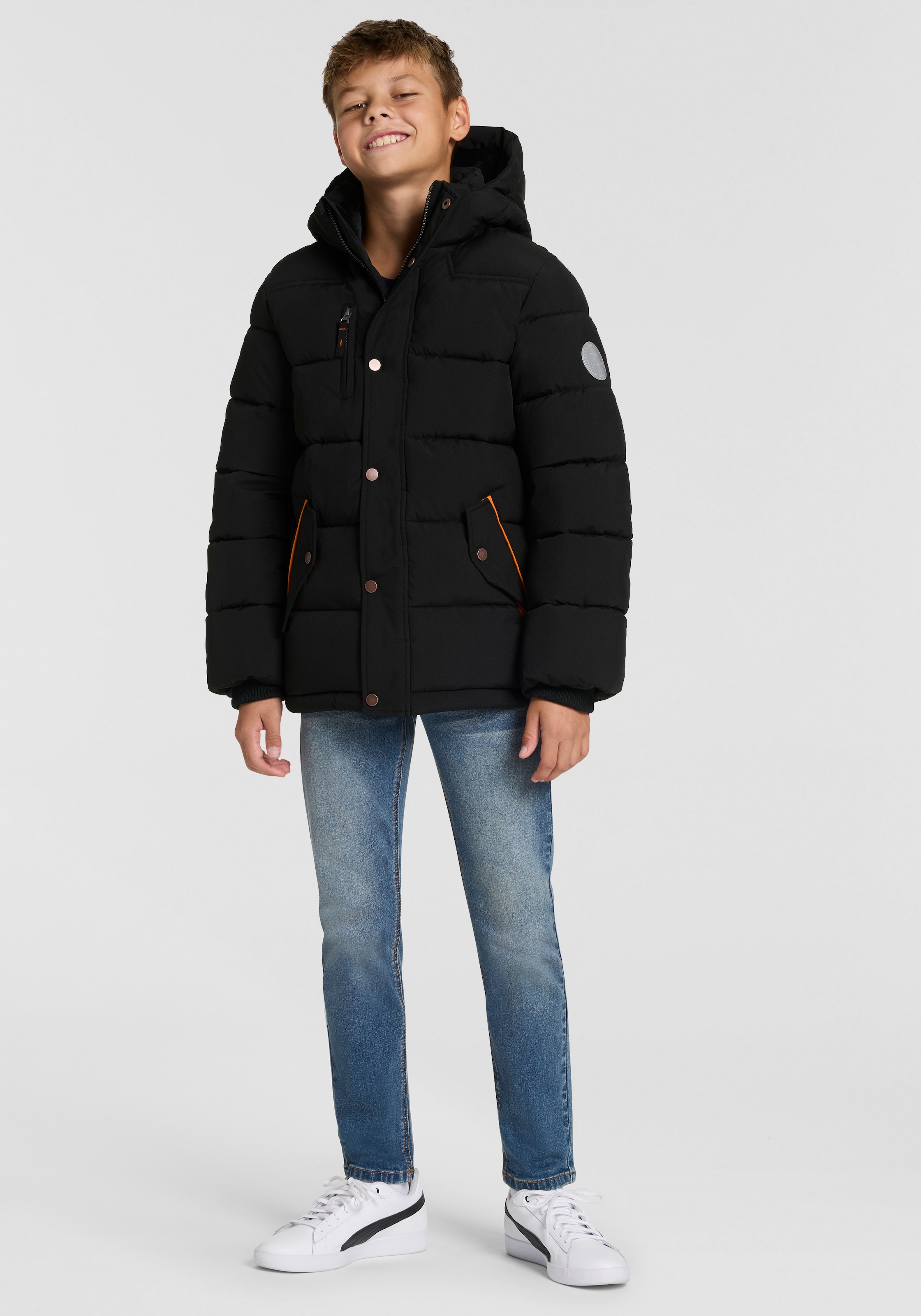 KIDSWORLD Outdoorjacke »Winterwarme Jacke, gesteppt«, mit Kapuze, Trendige Winterjacke mit refklektierenden Details