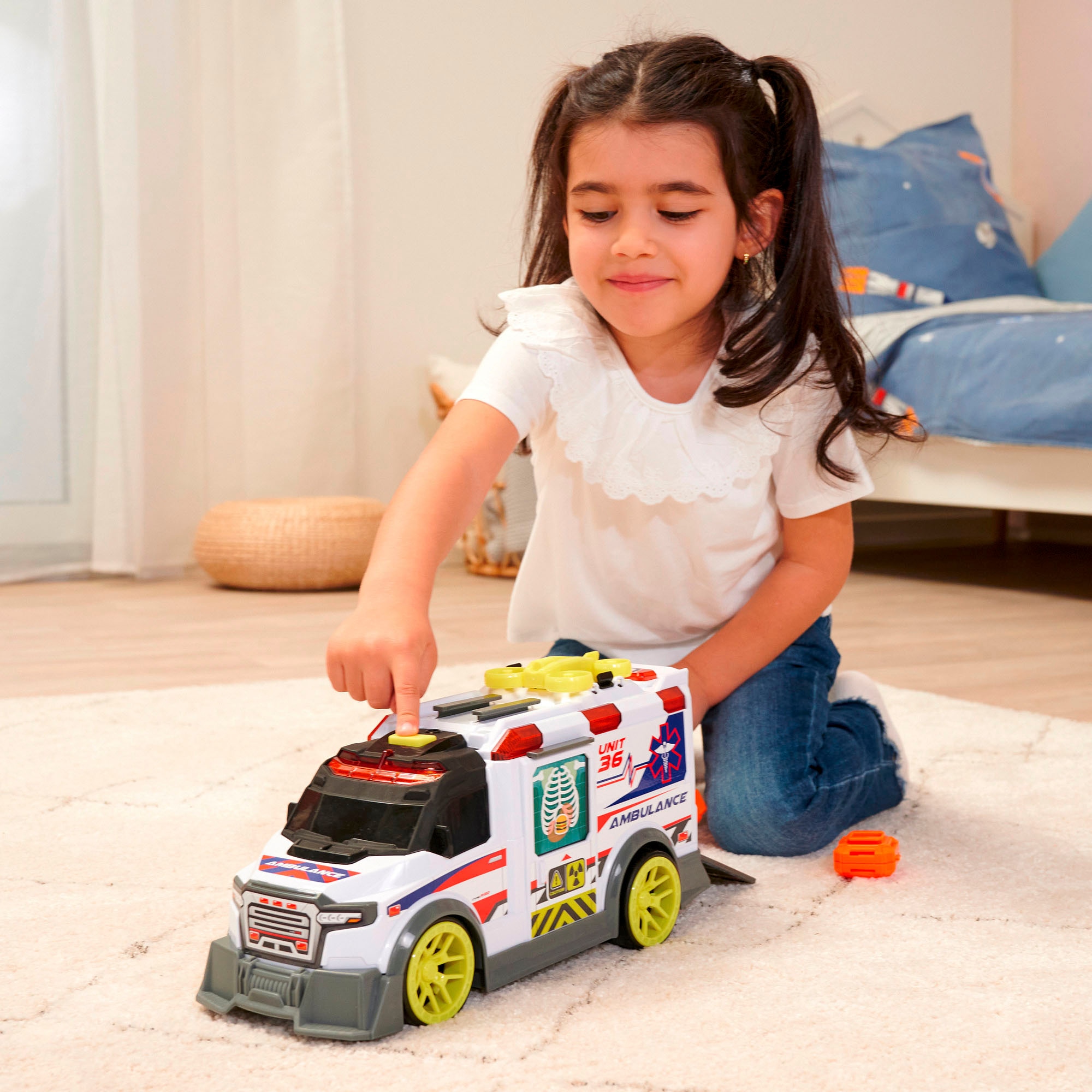 Dickie Toys Spielzeug-Krankenwagen »Ambulance«, mit Licht & Sound