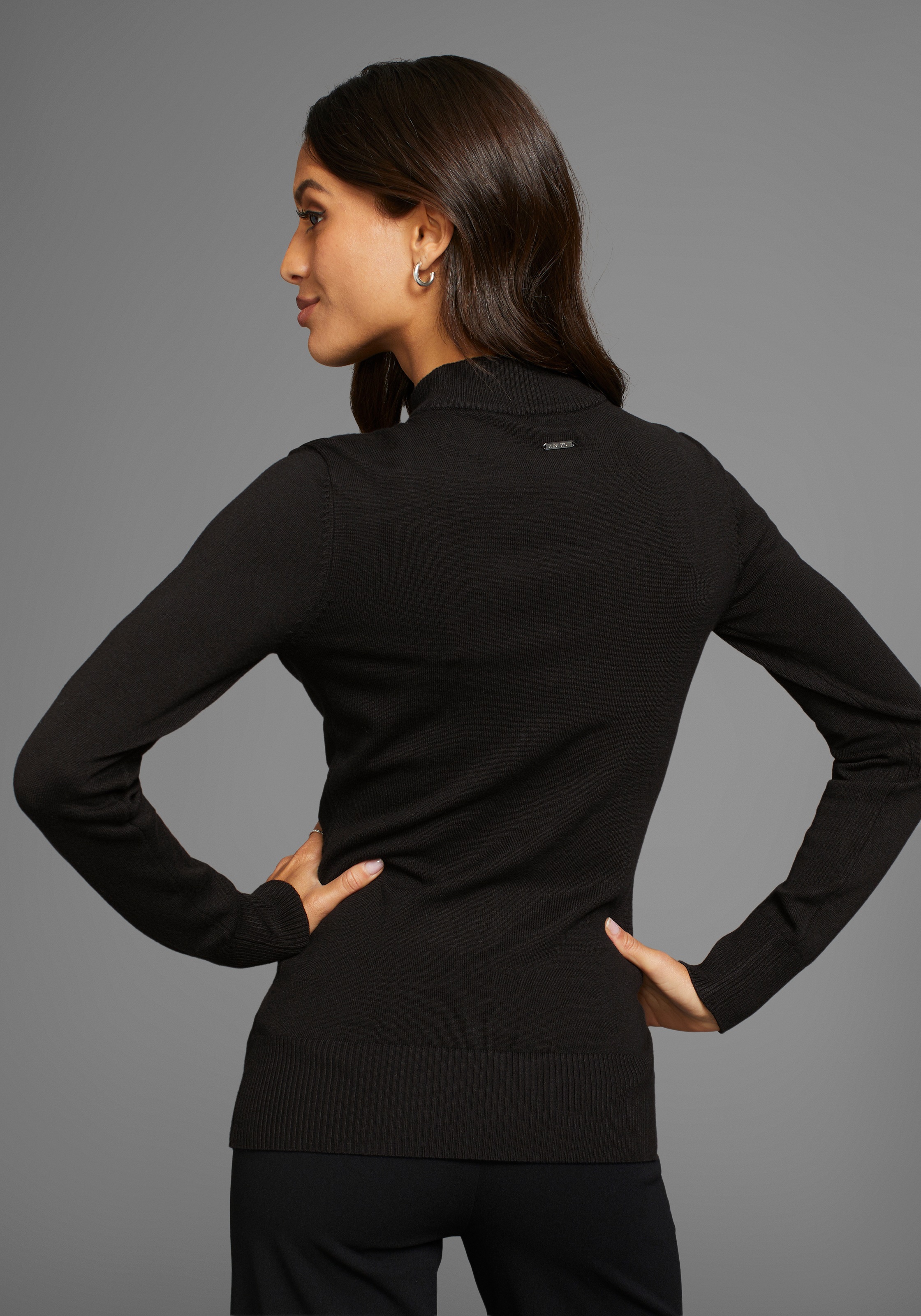 Thumbnail - Laura Scott Stehkragenpullover mit glitzernden Ziersteinen und Mesh-Applikation
